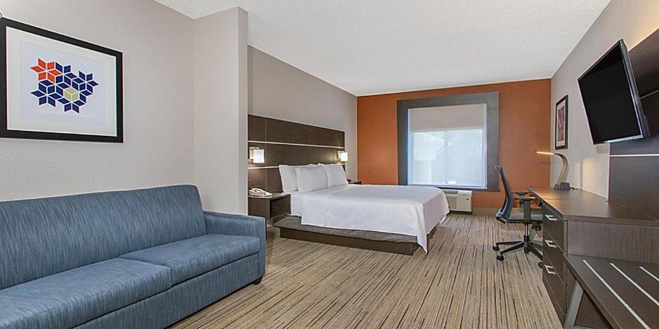 King Suite - Disability Access - Photo 2