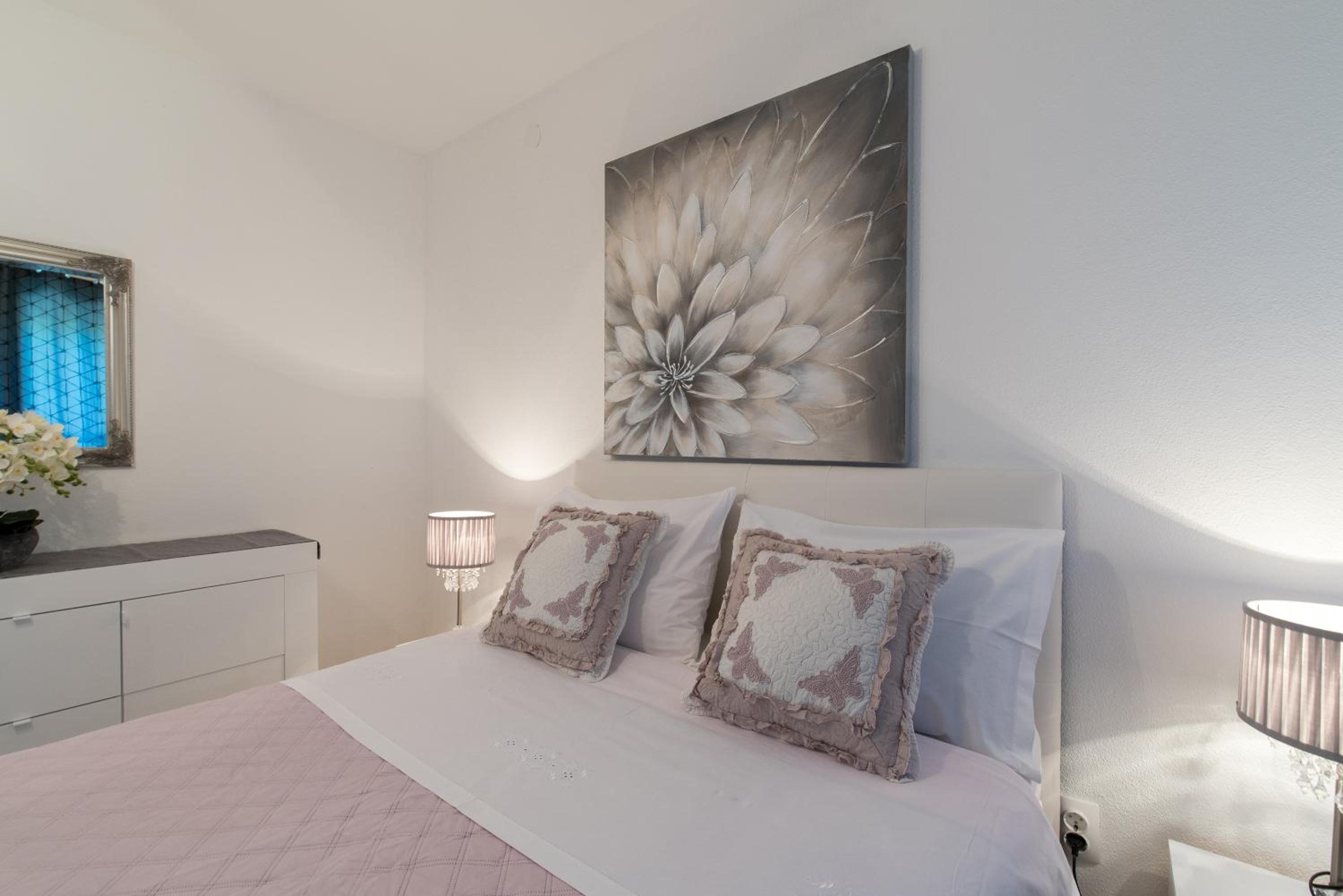 Apartment with Sea View - Photo 4