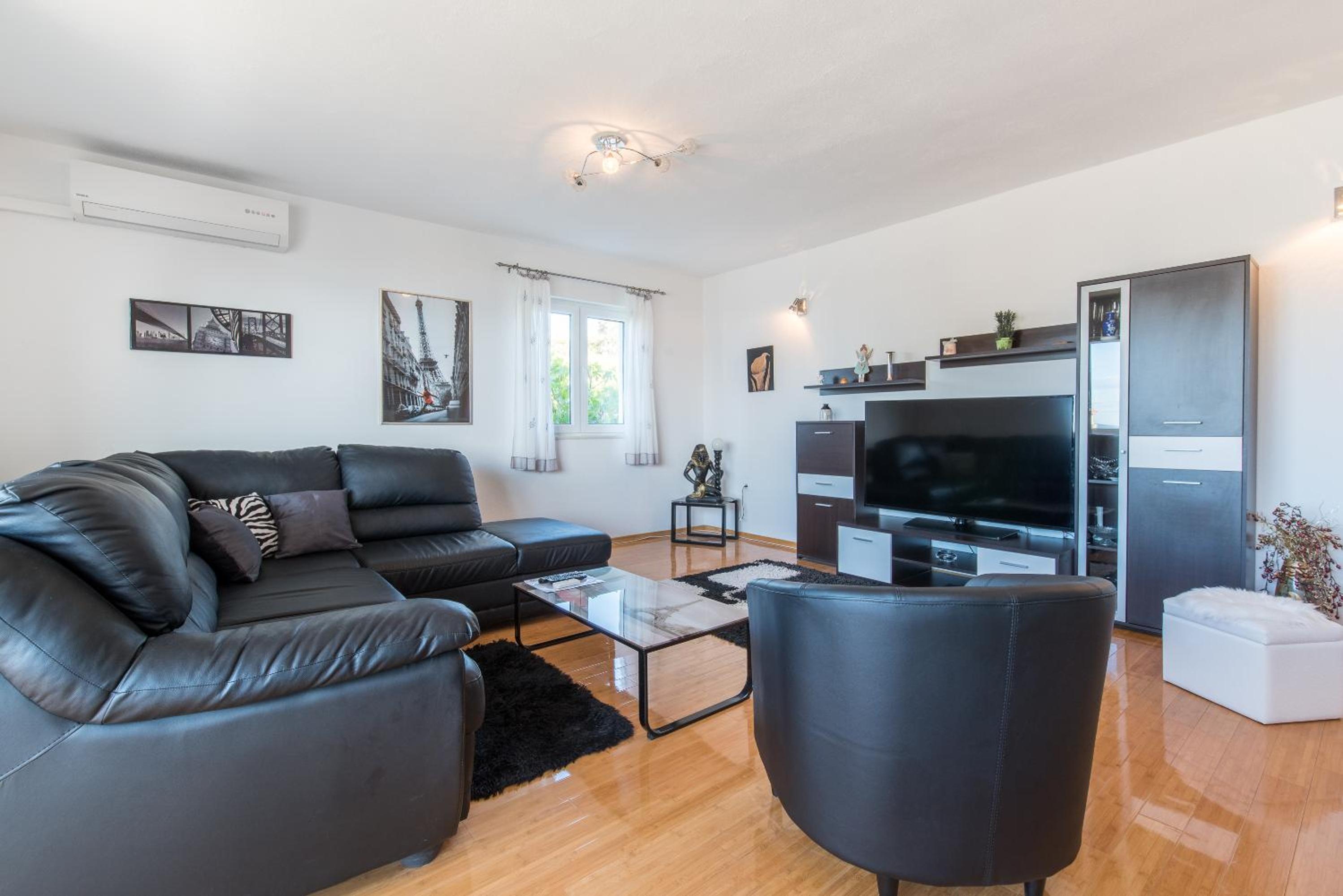 Apartment with Sea View - Photo 15