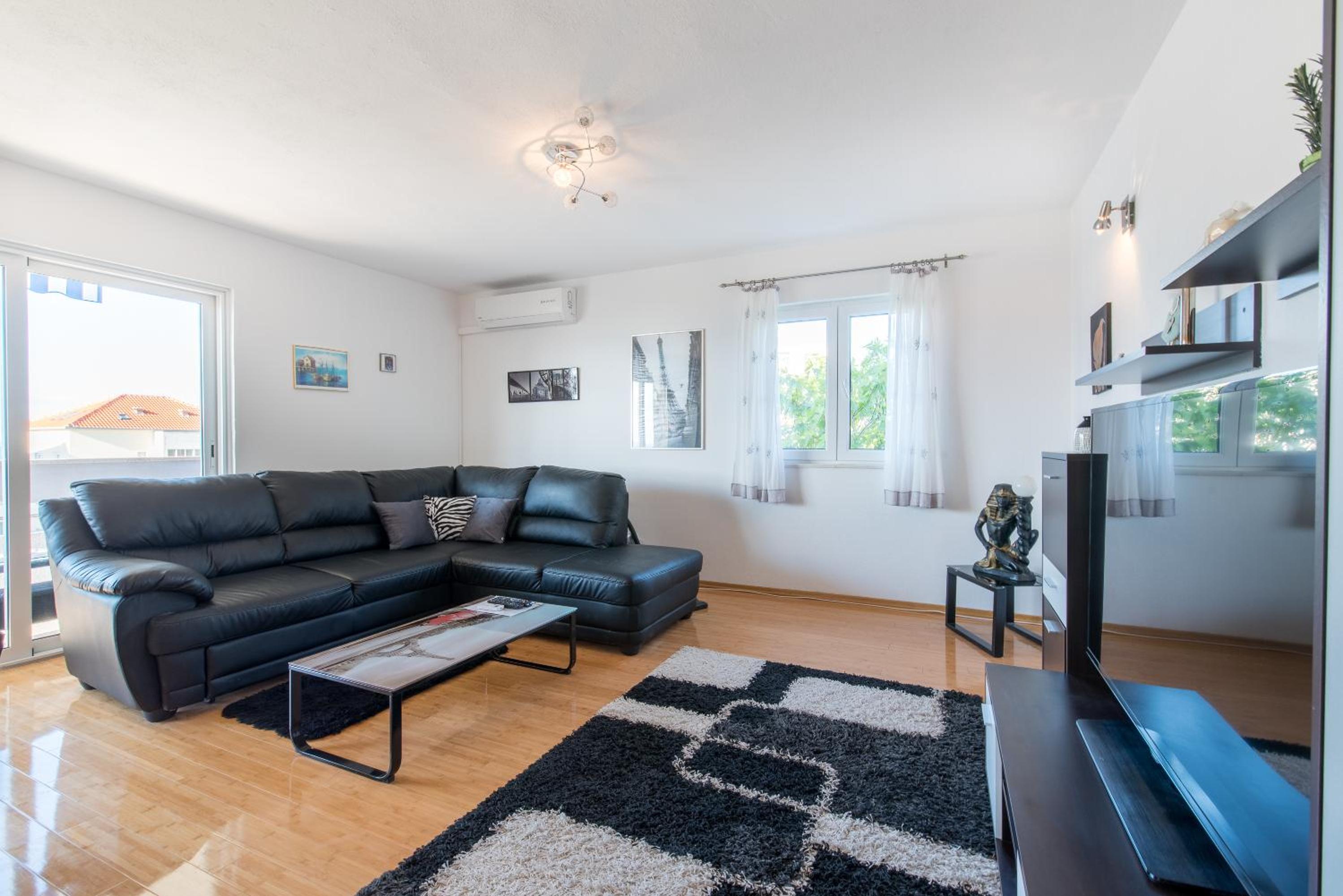 Apartment with Sea View - Photo 26