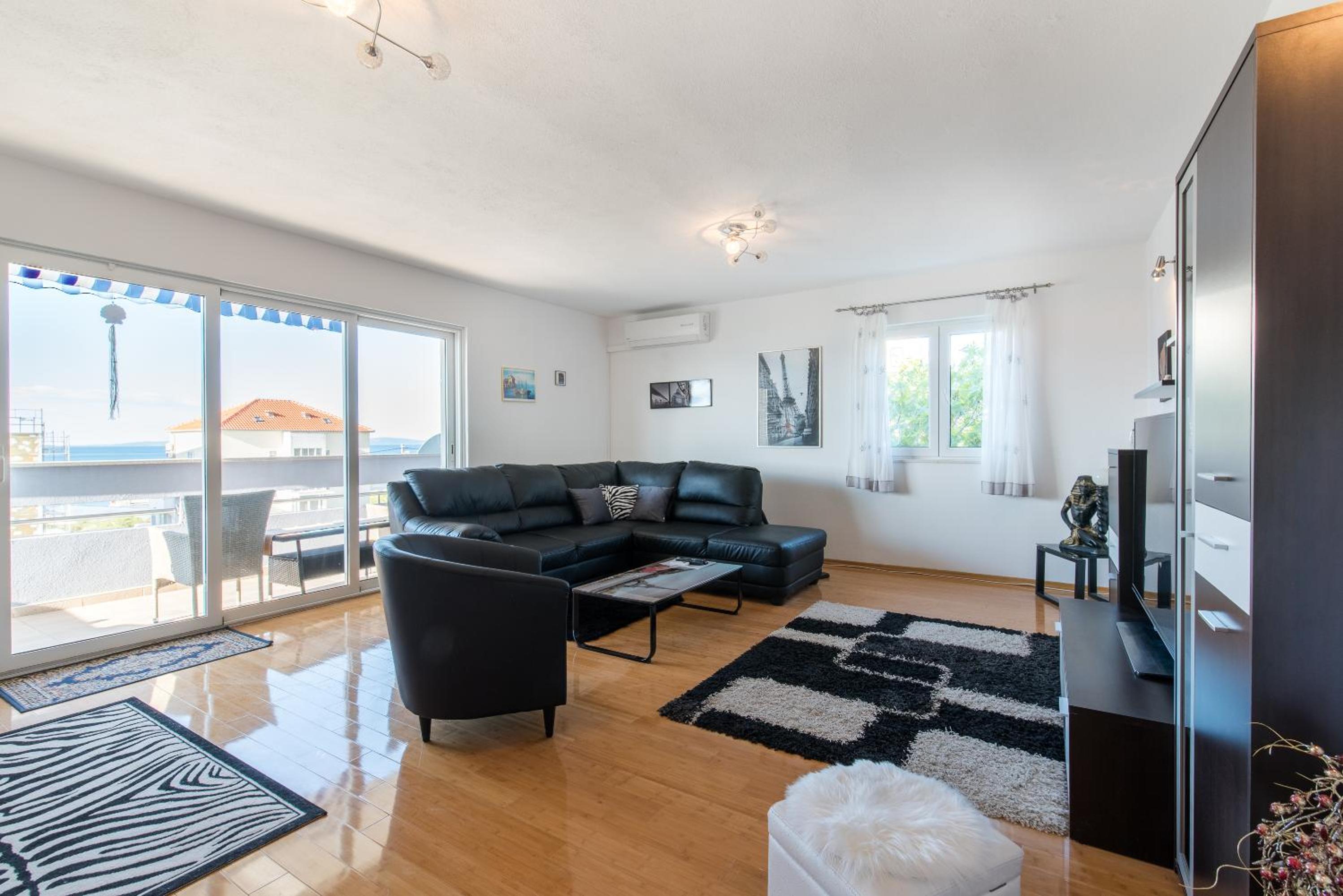 Apartment with Sea View - Photo 33