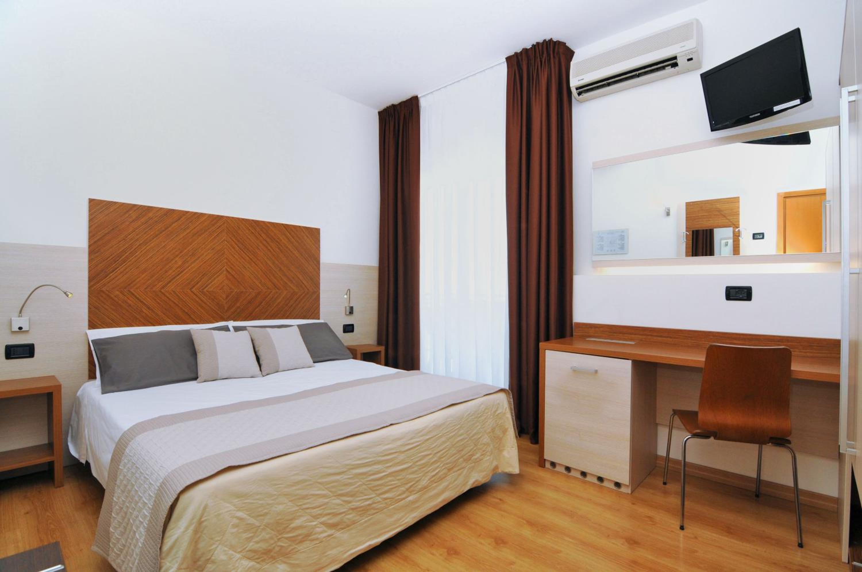 Double Room with Balcony and Side Sea View photo 1