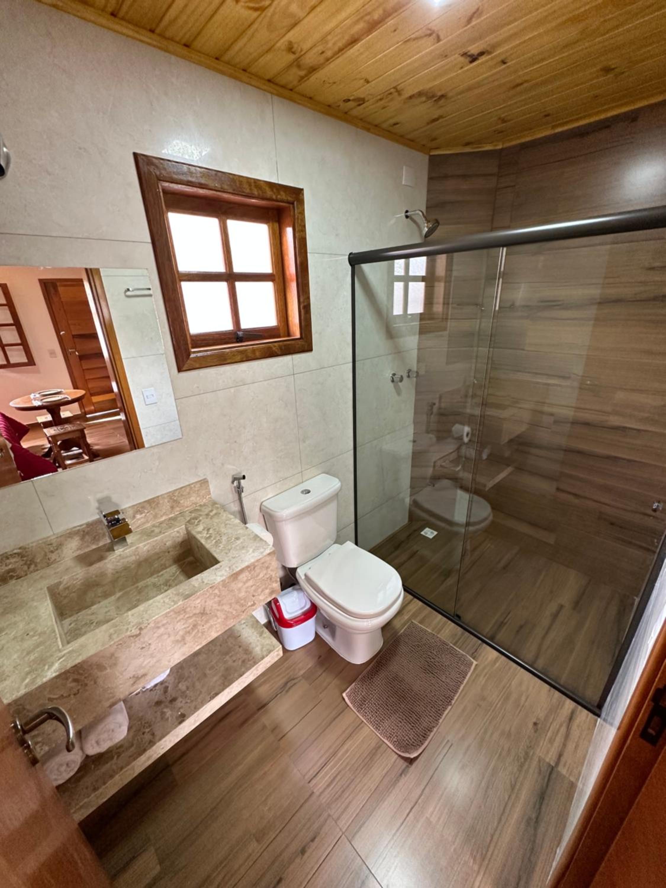 Suite with Hot Tub photo 3