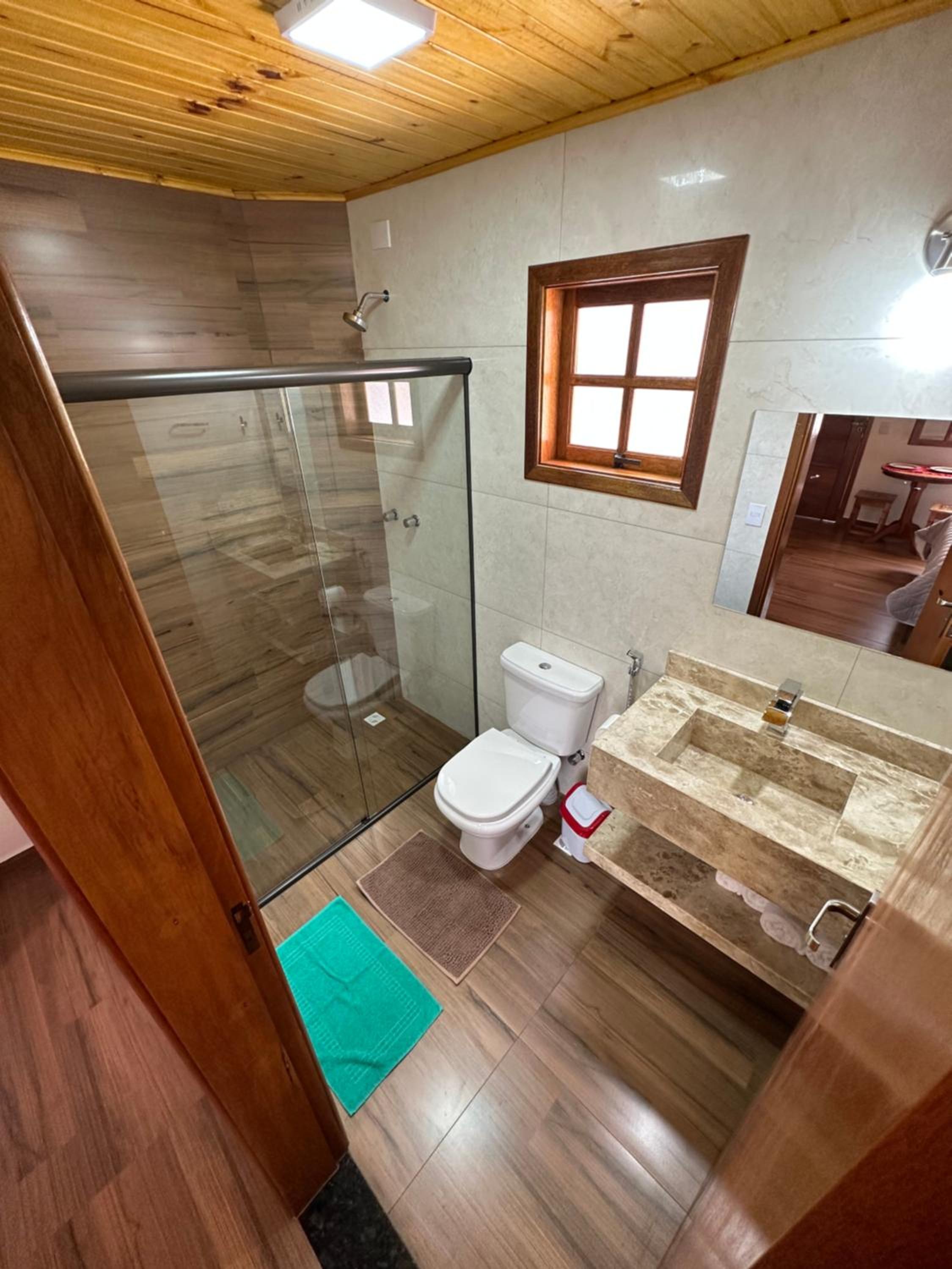 Suite with Hot Tub photo 3