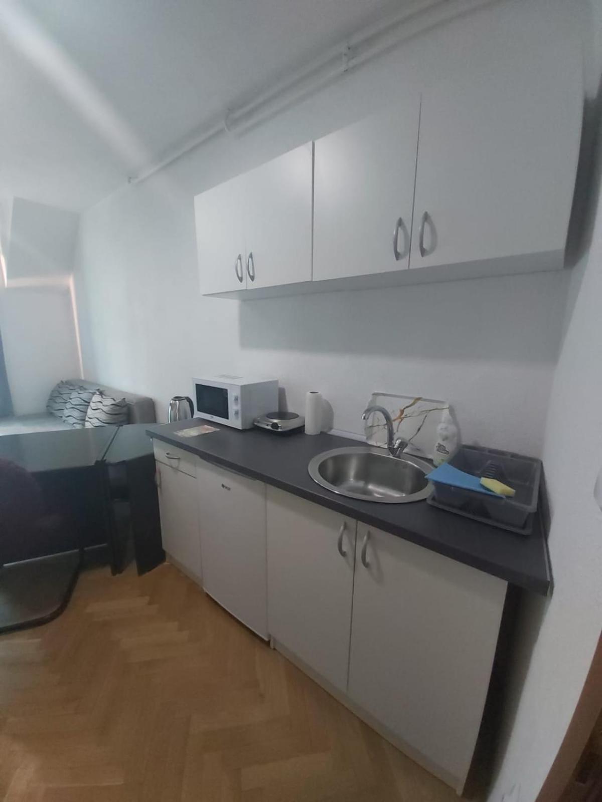 One-Bedroom Apartment photo 2