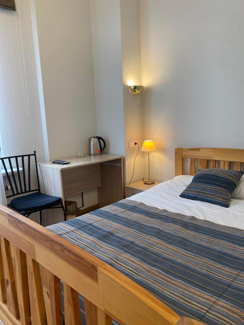 Small Single Room photo 3