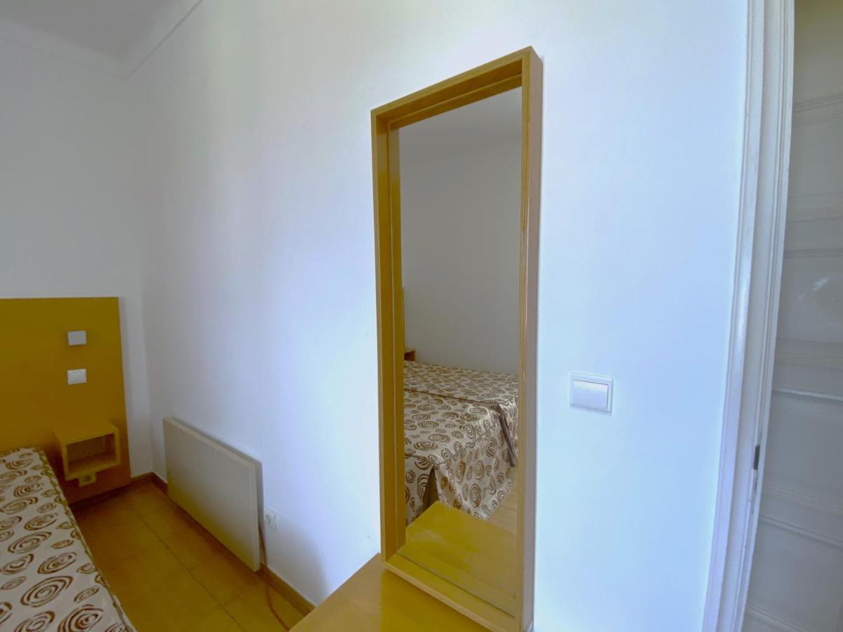 Twin Room with Shared Toilet photo 2