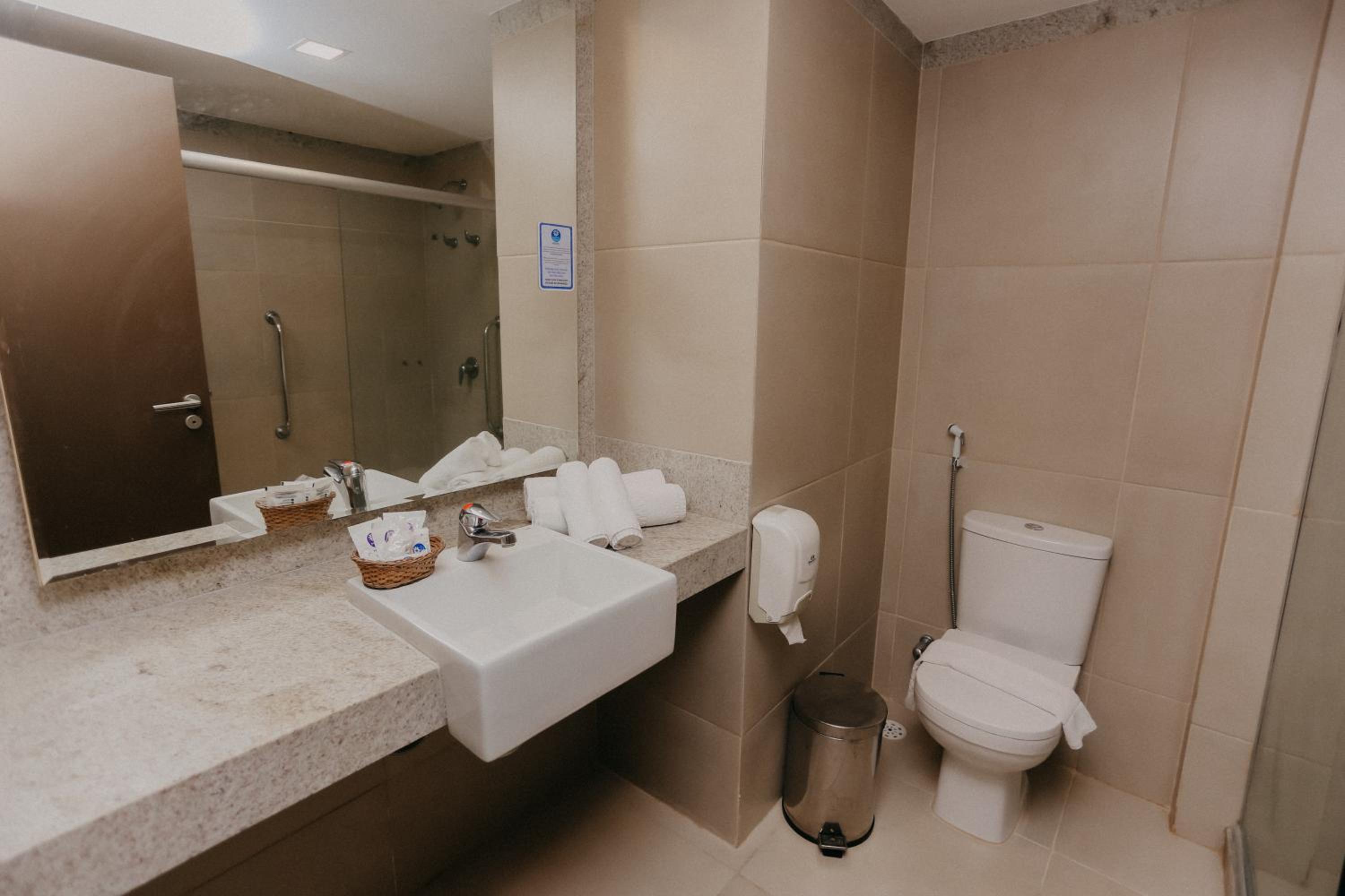 Standard Double or Twin Room - Photo 7