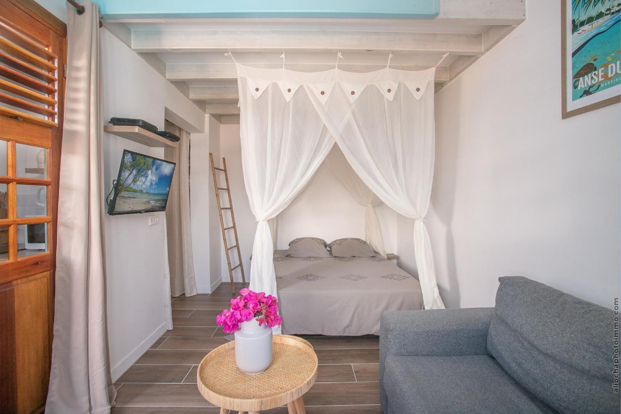 One-Bedroom House photo 1