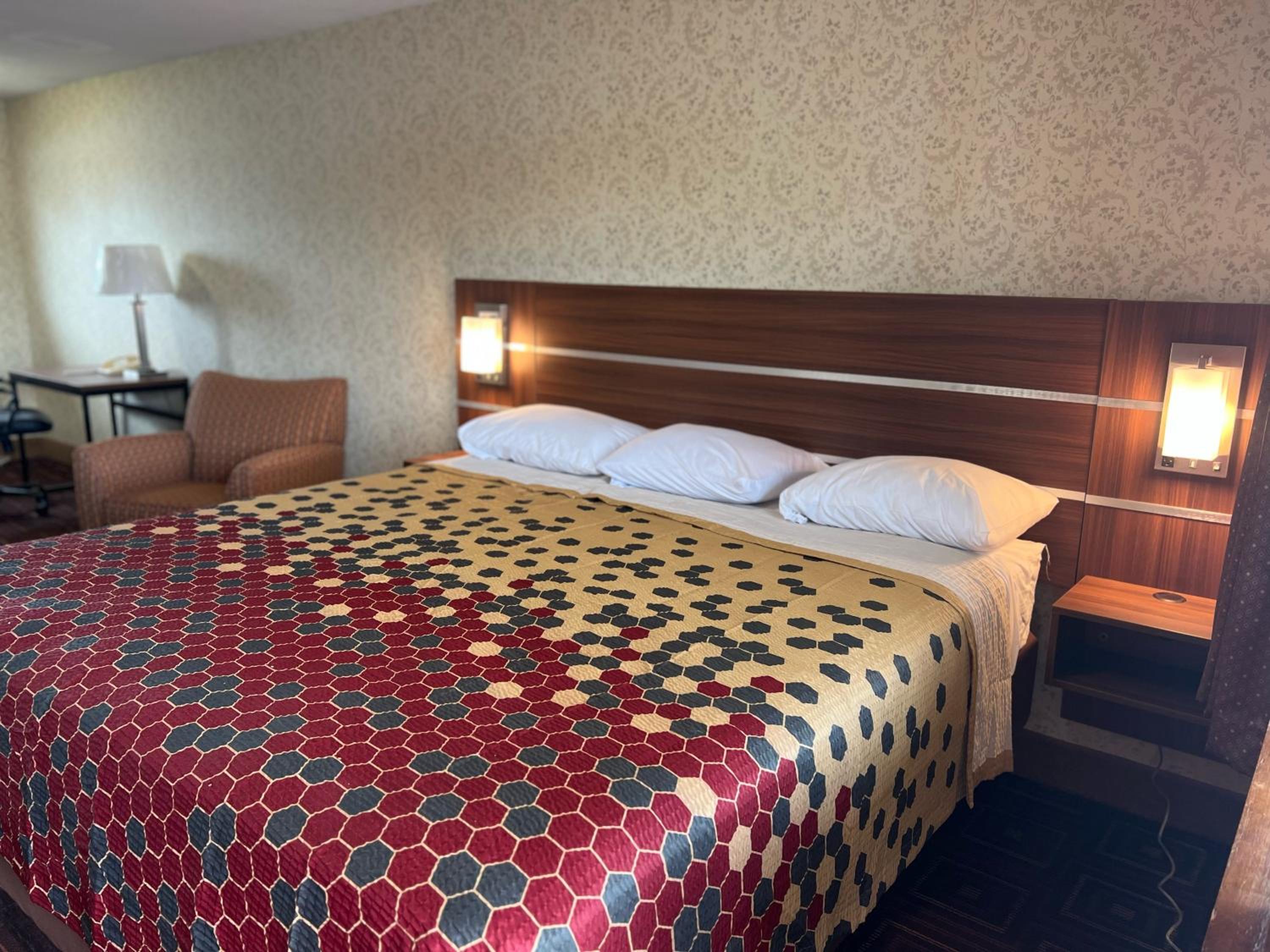 King Room - Non-Smoking - Photo 8