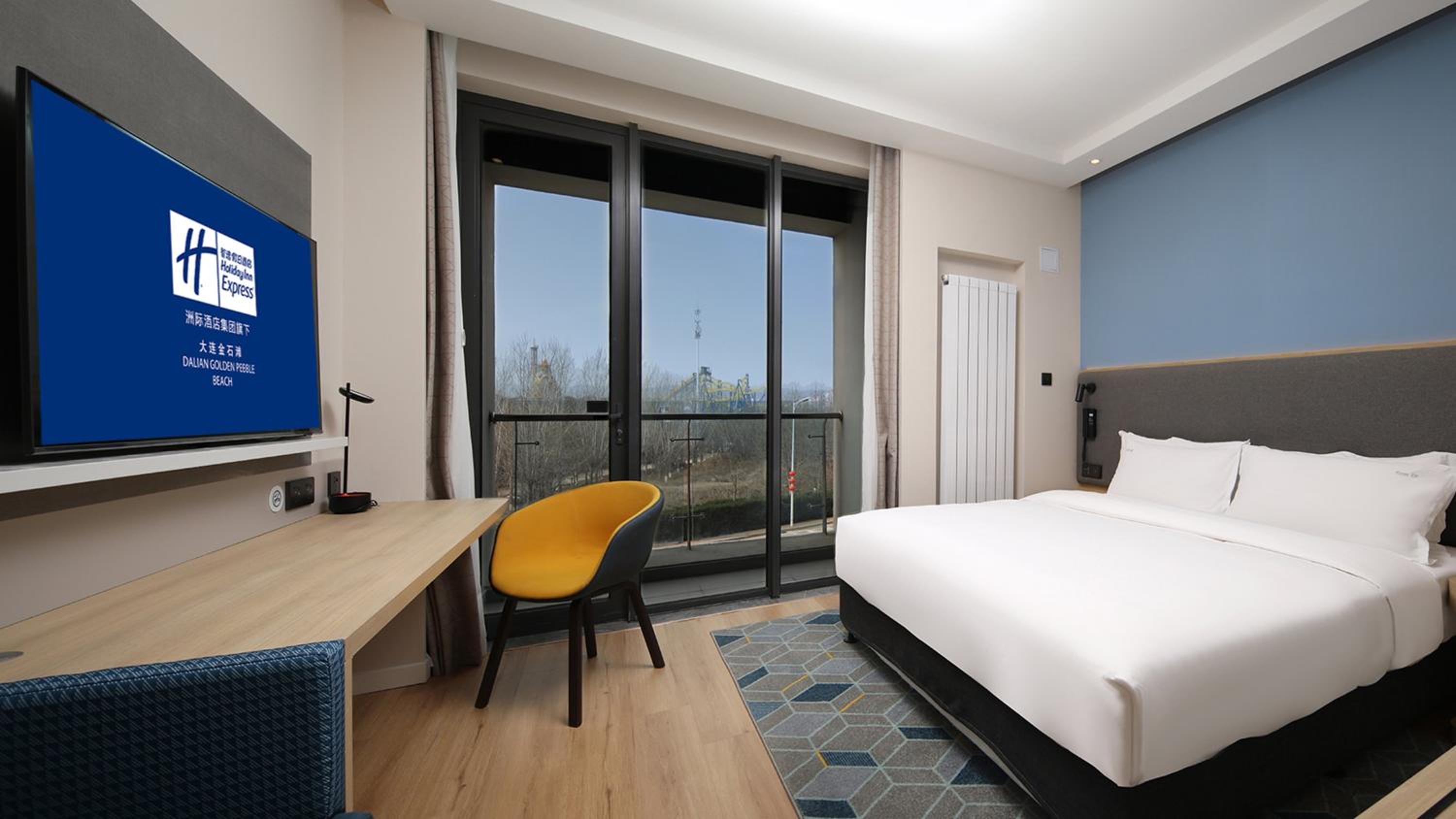 Standard King Room with Extra Floor Space photo 2