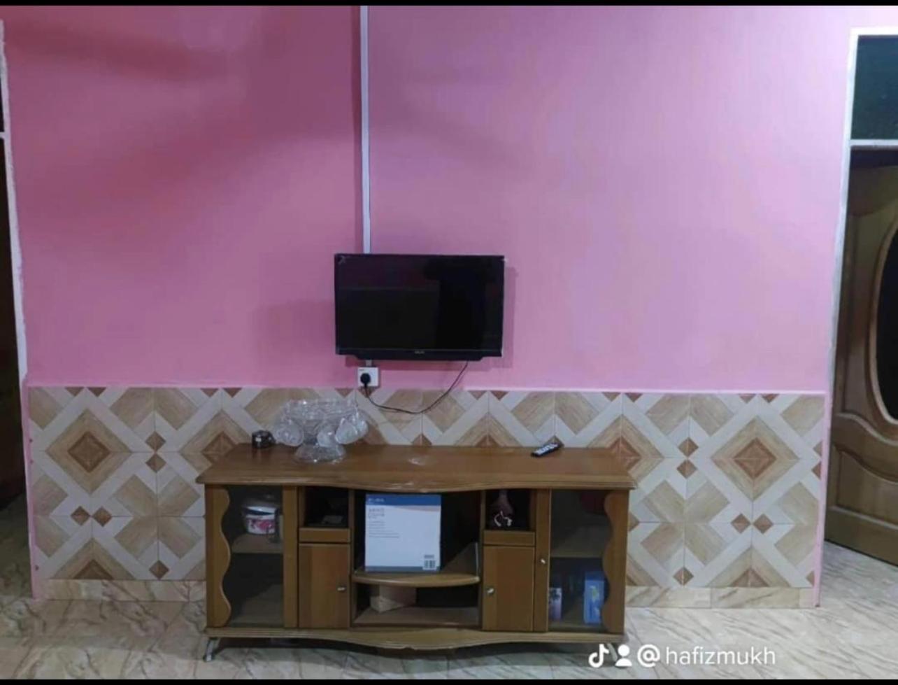Three-Bedroom House photo 3