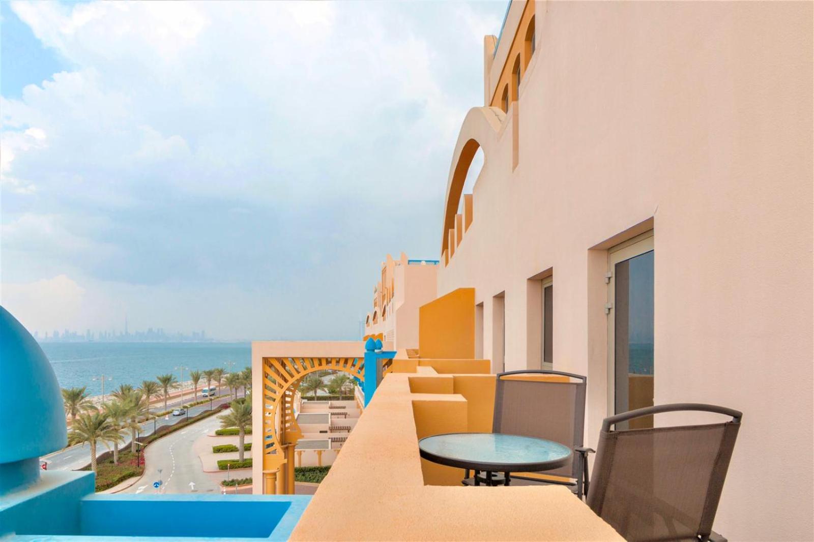 Premium One Bedroom Apartment with Kitchen and Sea View photo 3