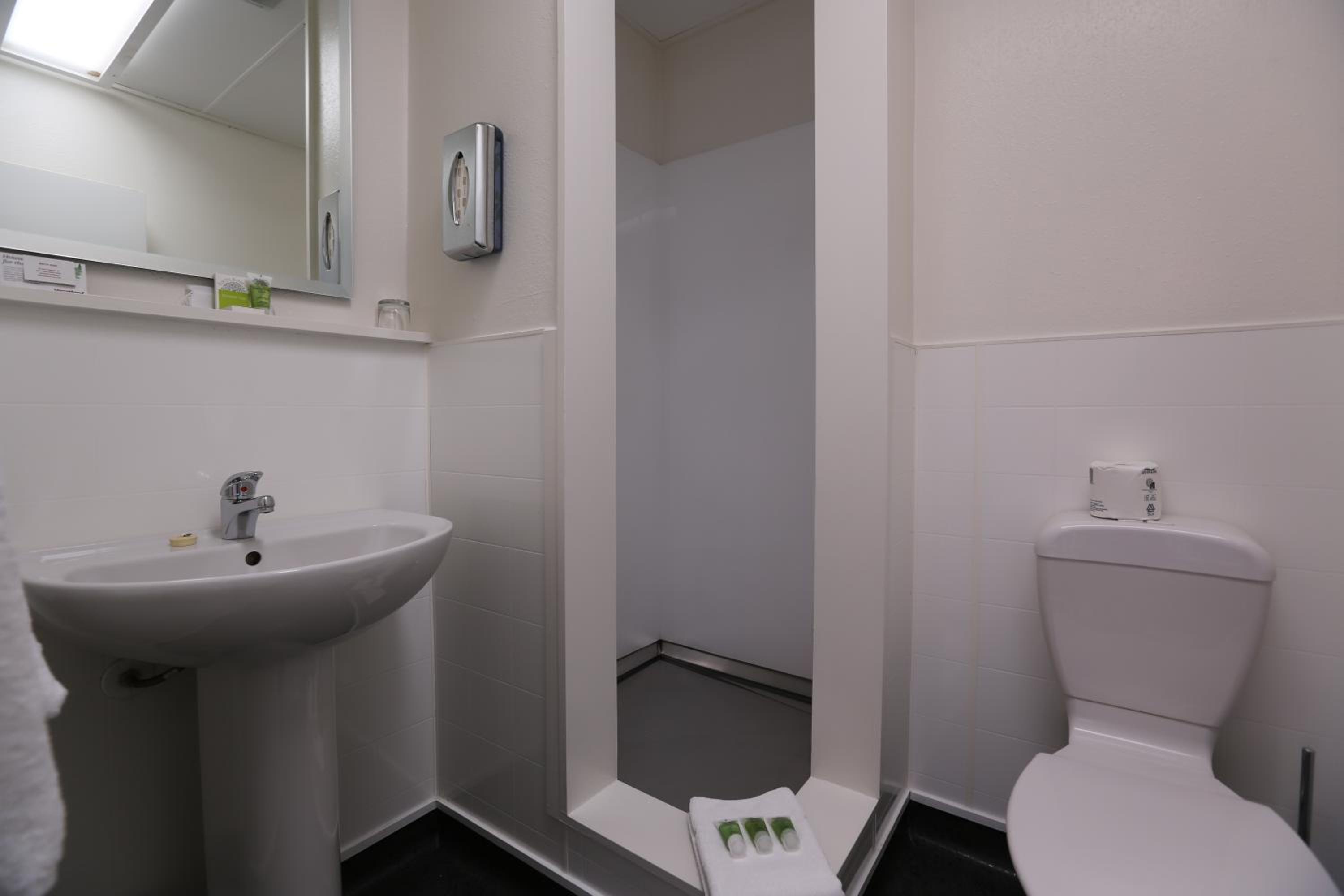 Standard Double or Twin Room photo 3