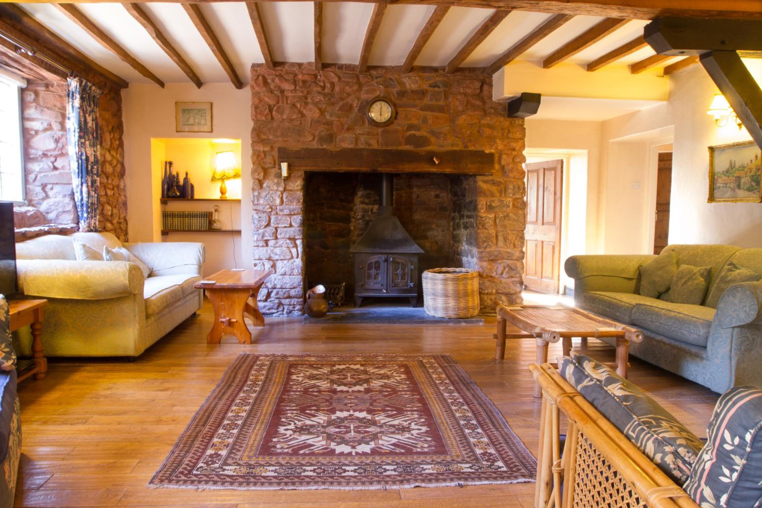 Seven-Bedroom House photo 1