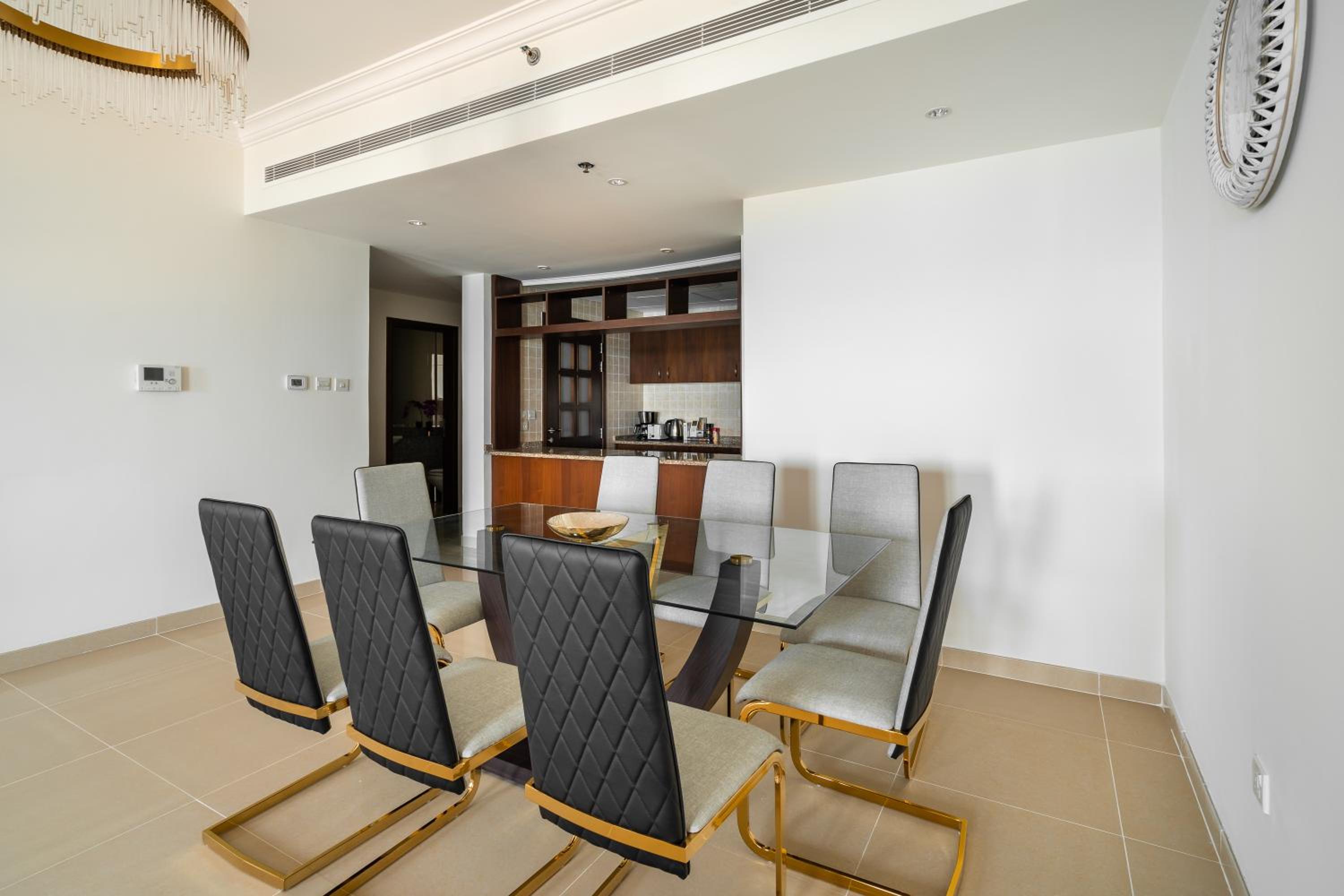 Premium Two-Bedroom Apartment with Kitchen and Balcony photo 3