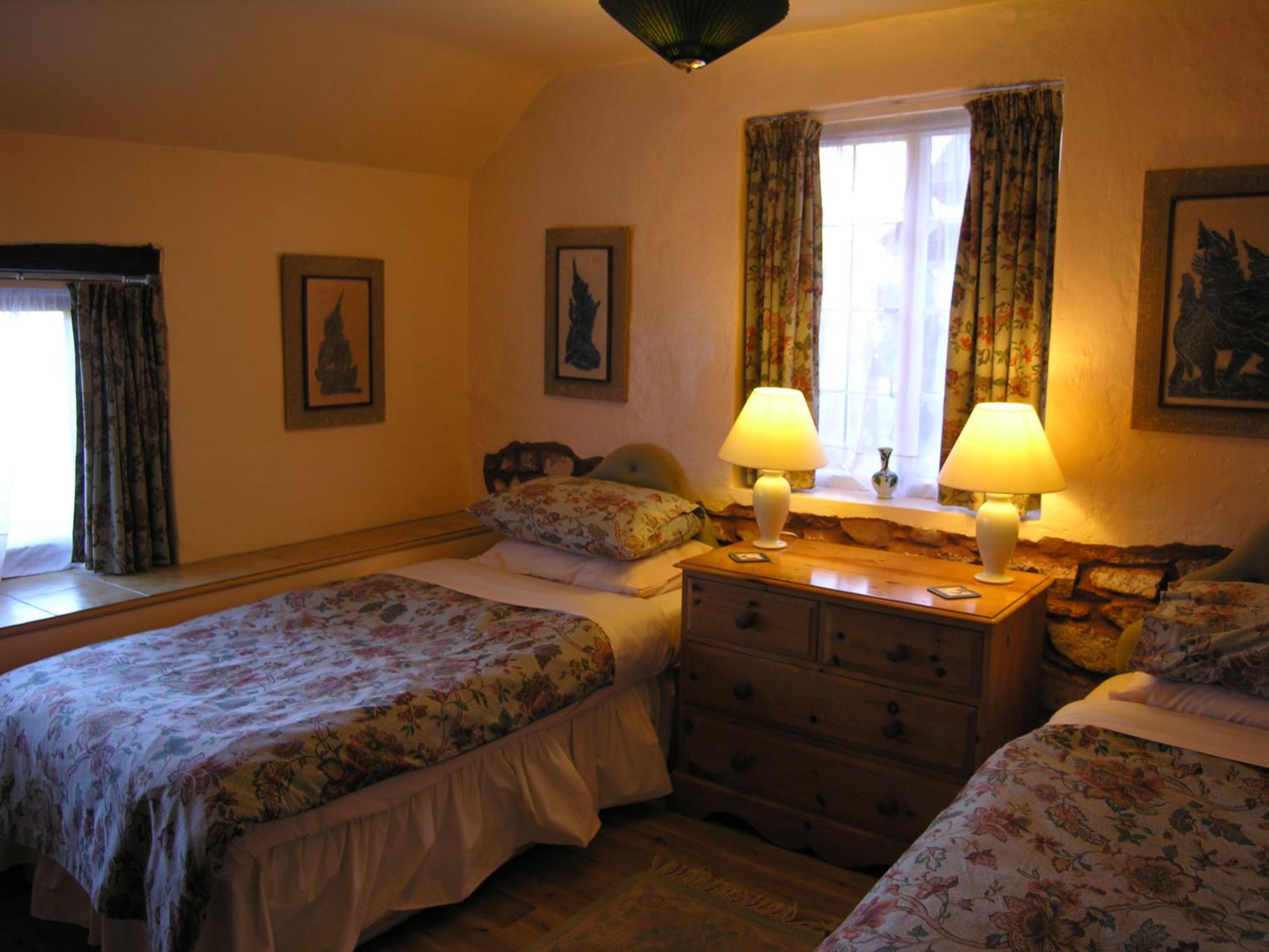 Seven-Bedroom House photo 3