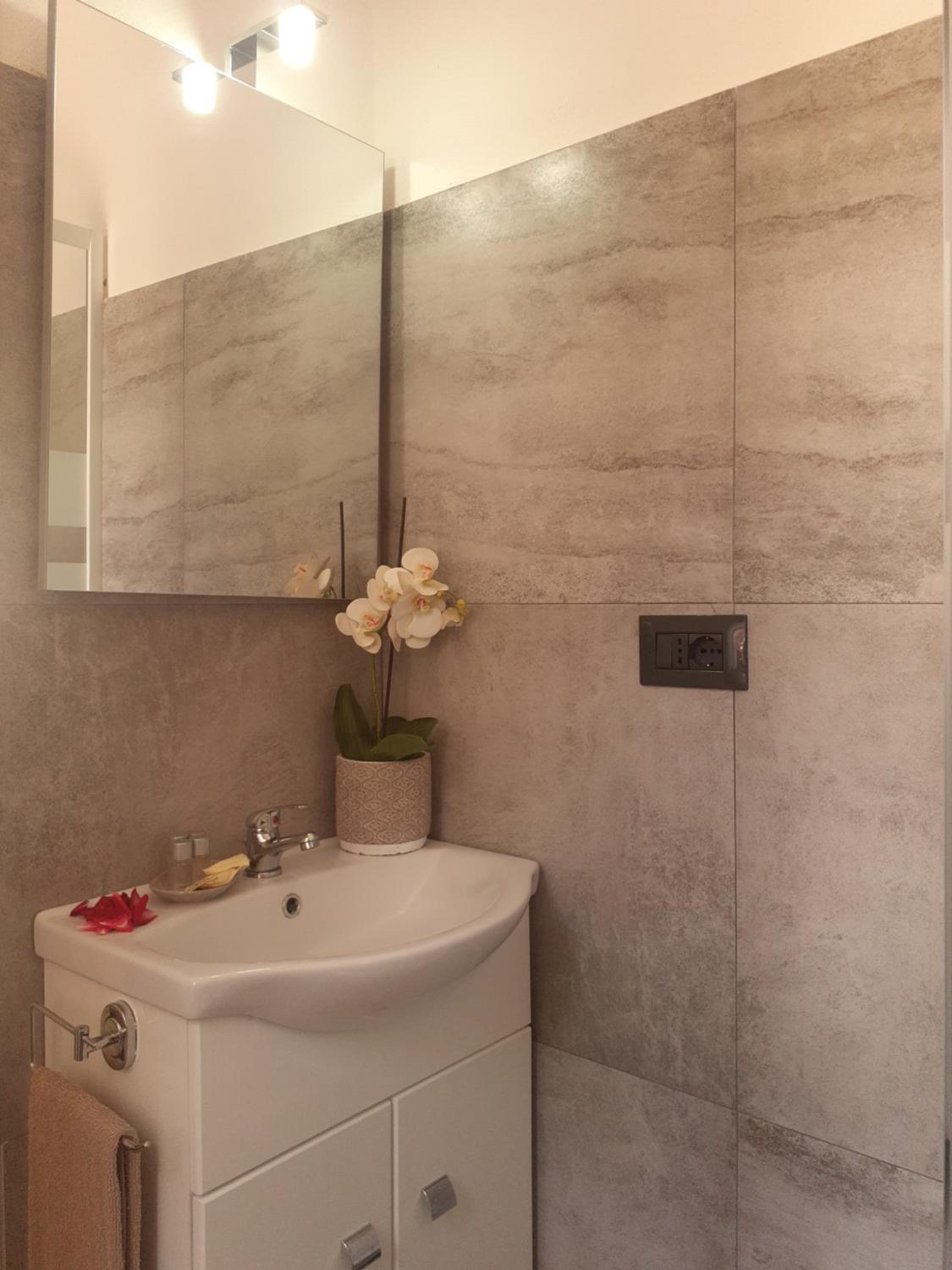 Quadruple Room with Private Bathroom photo 3