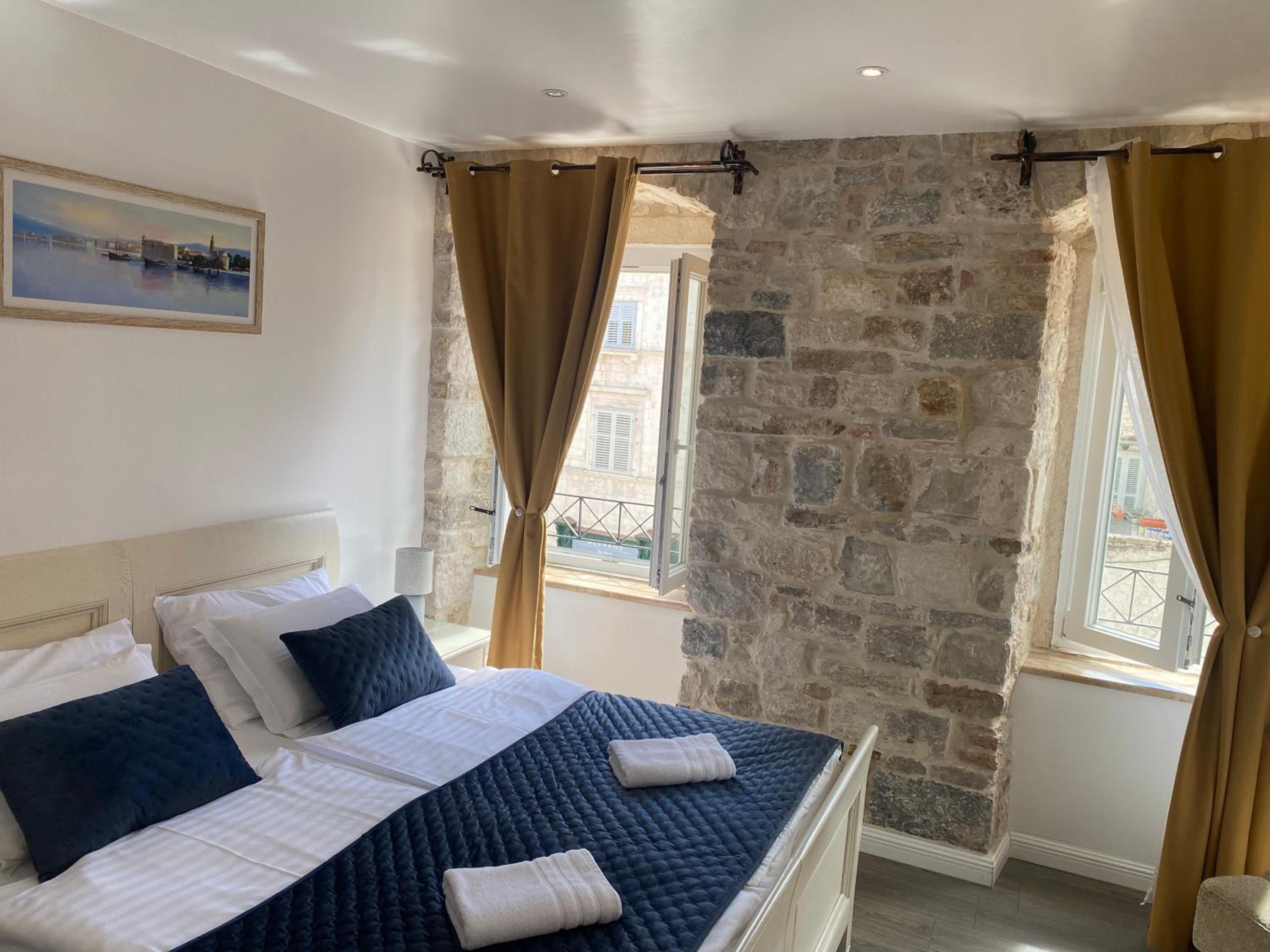 Deluxe Double or Twin Room with Old Town View - Narodni Trg 9 - Photo 4