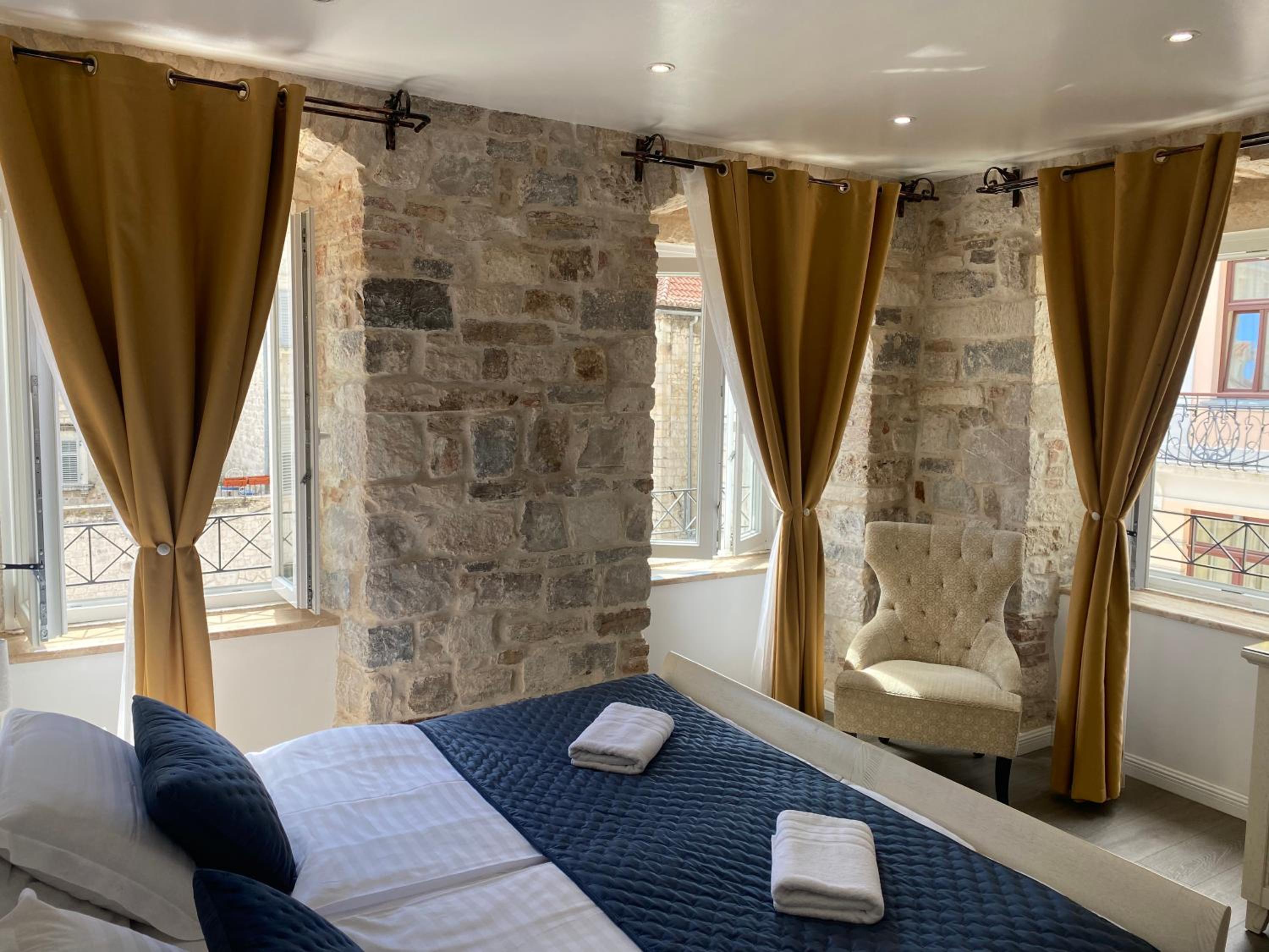 Deluxe Double or Twin Room with Old Town View - Narodni Trg 9 - Photo 1