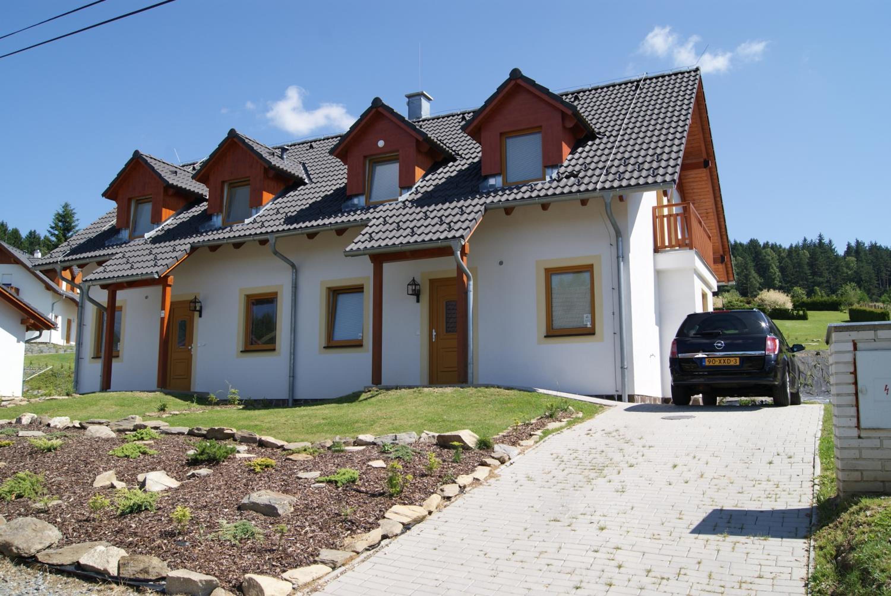 Three-Bedroom House photo 2