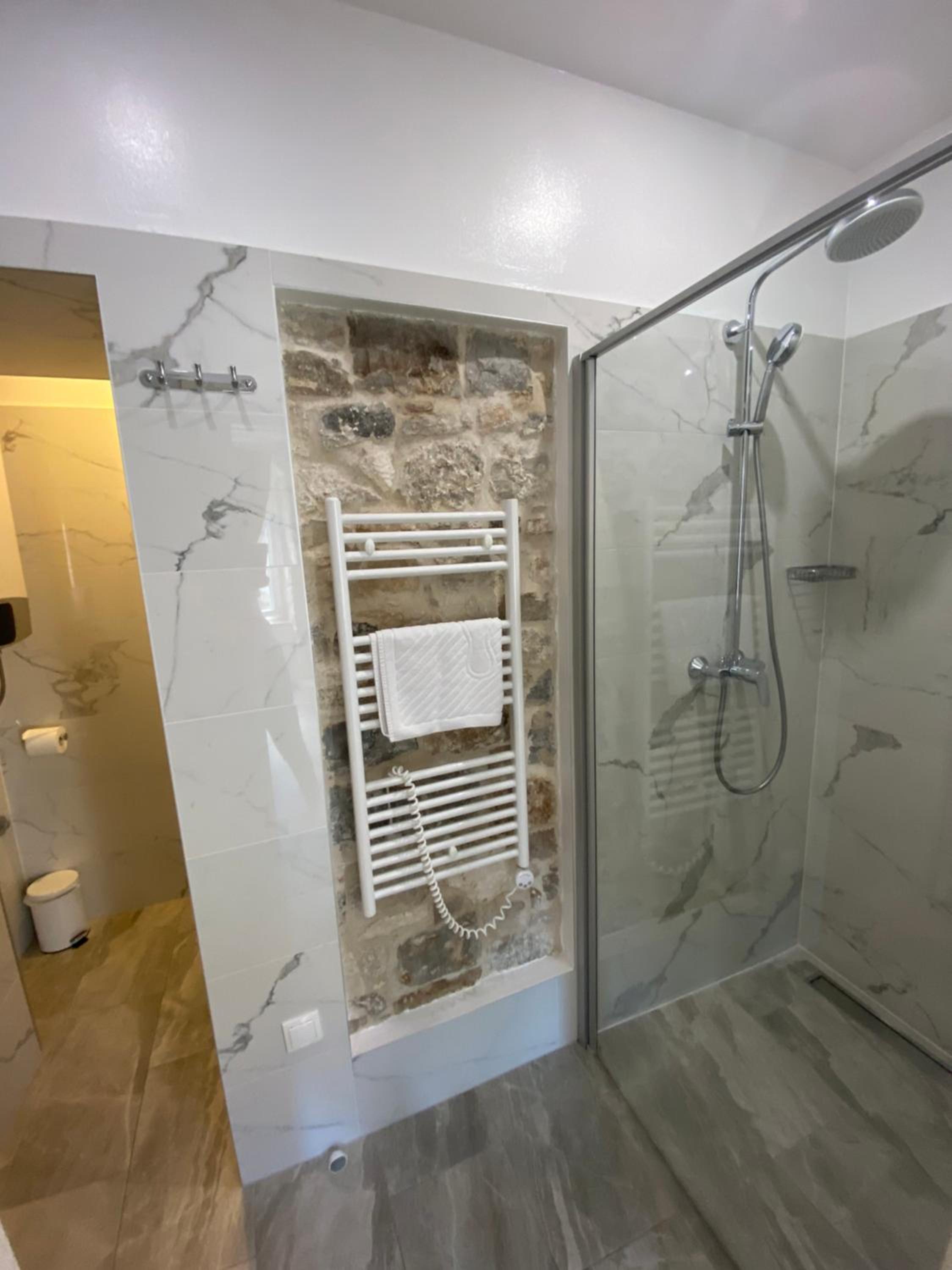 Deluxe Double or Twin Room with Old Town View - Narodni Trg 9 - Photo 3