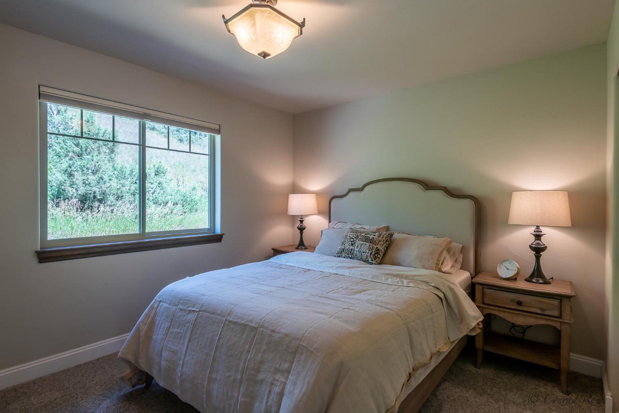 Three-Bedroom House photo 3