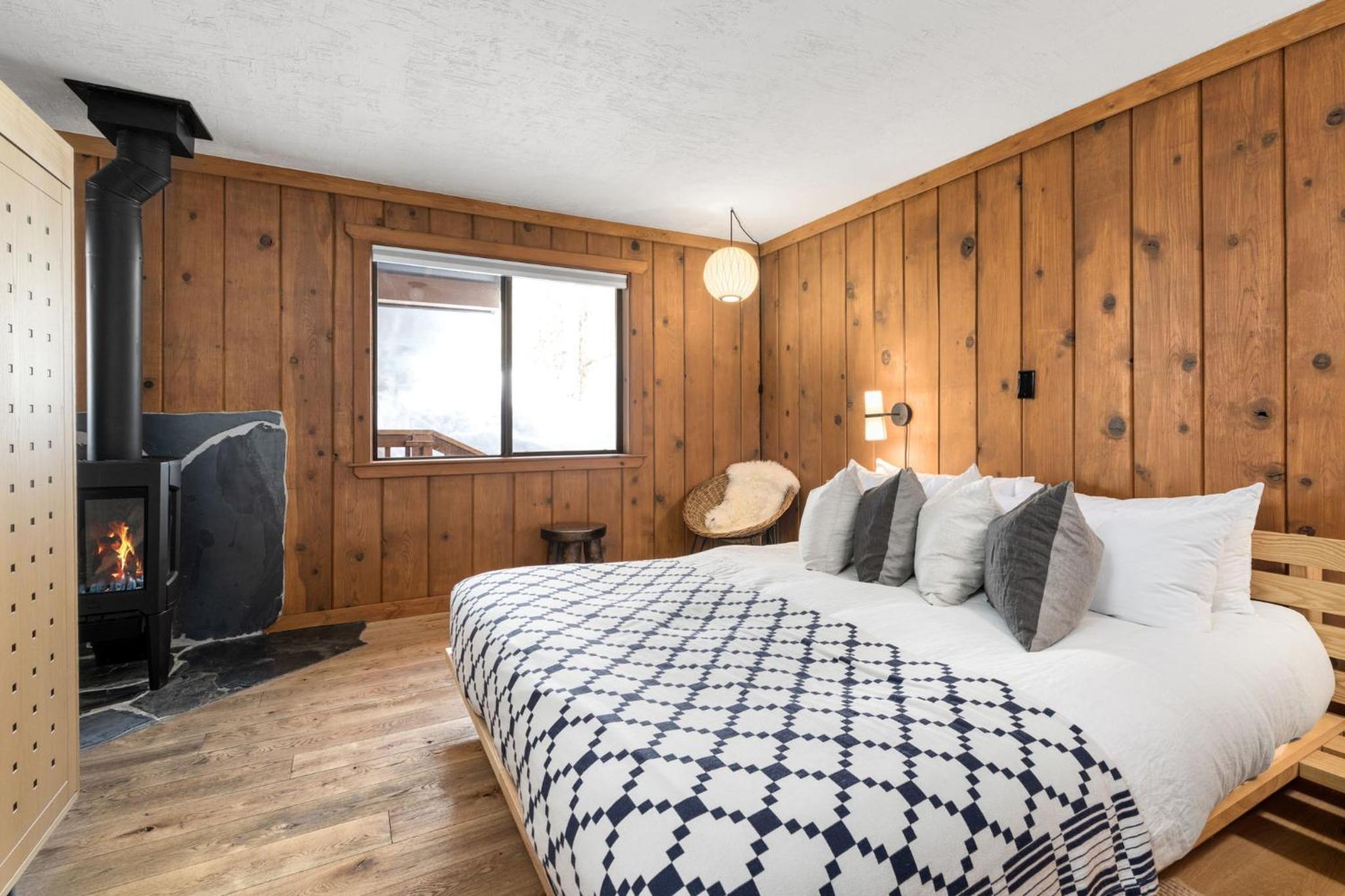 Deluxe King Suite