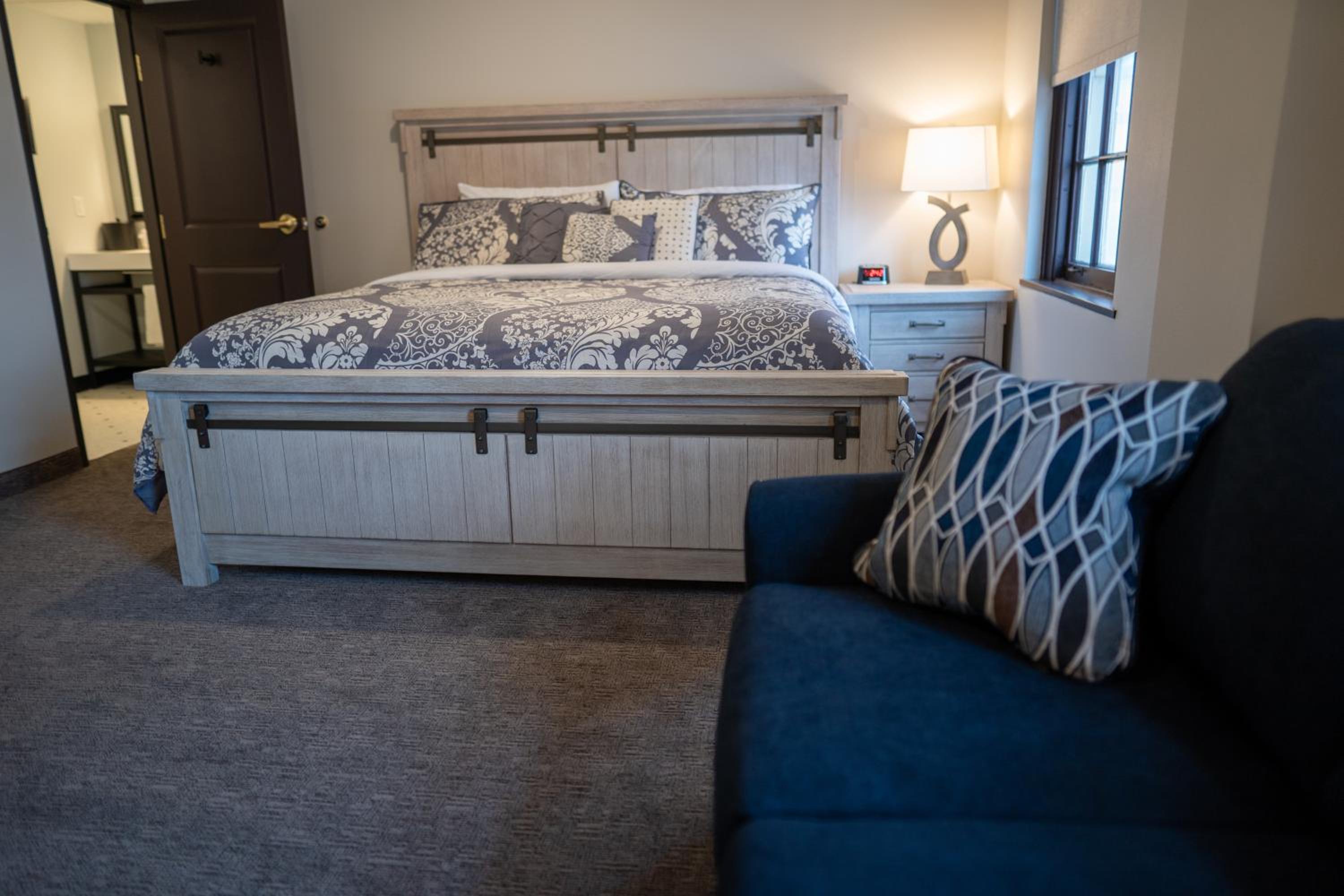 Deluxe King Room photo 3