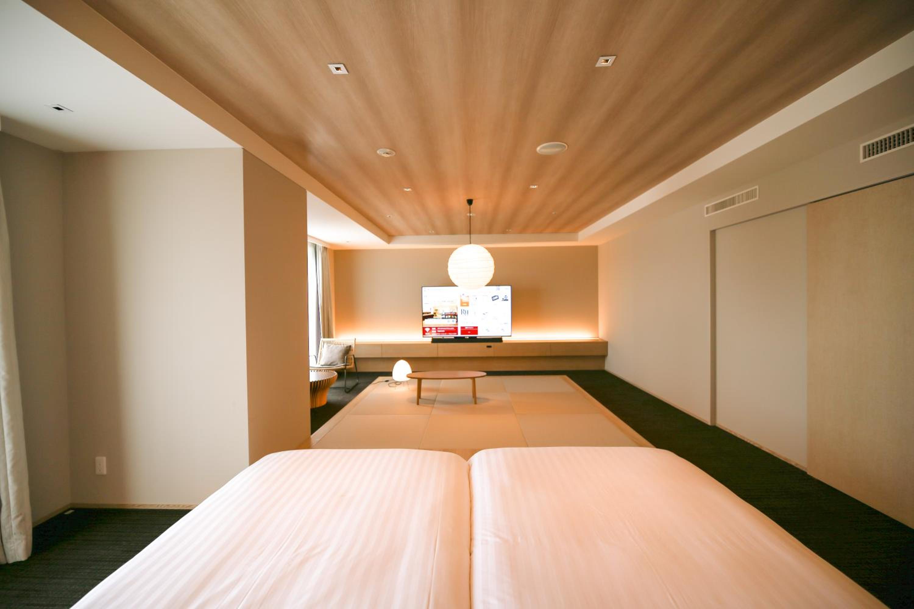 Deluxe Twin Room [No Smoking] ※Extra beds will be provided depends on the number of adults. photo 1