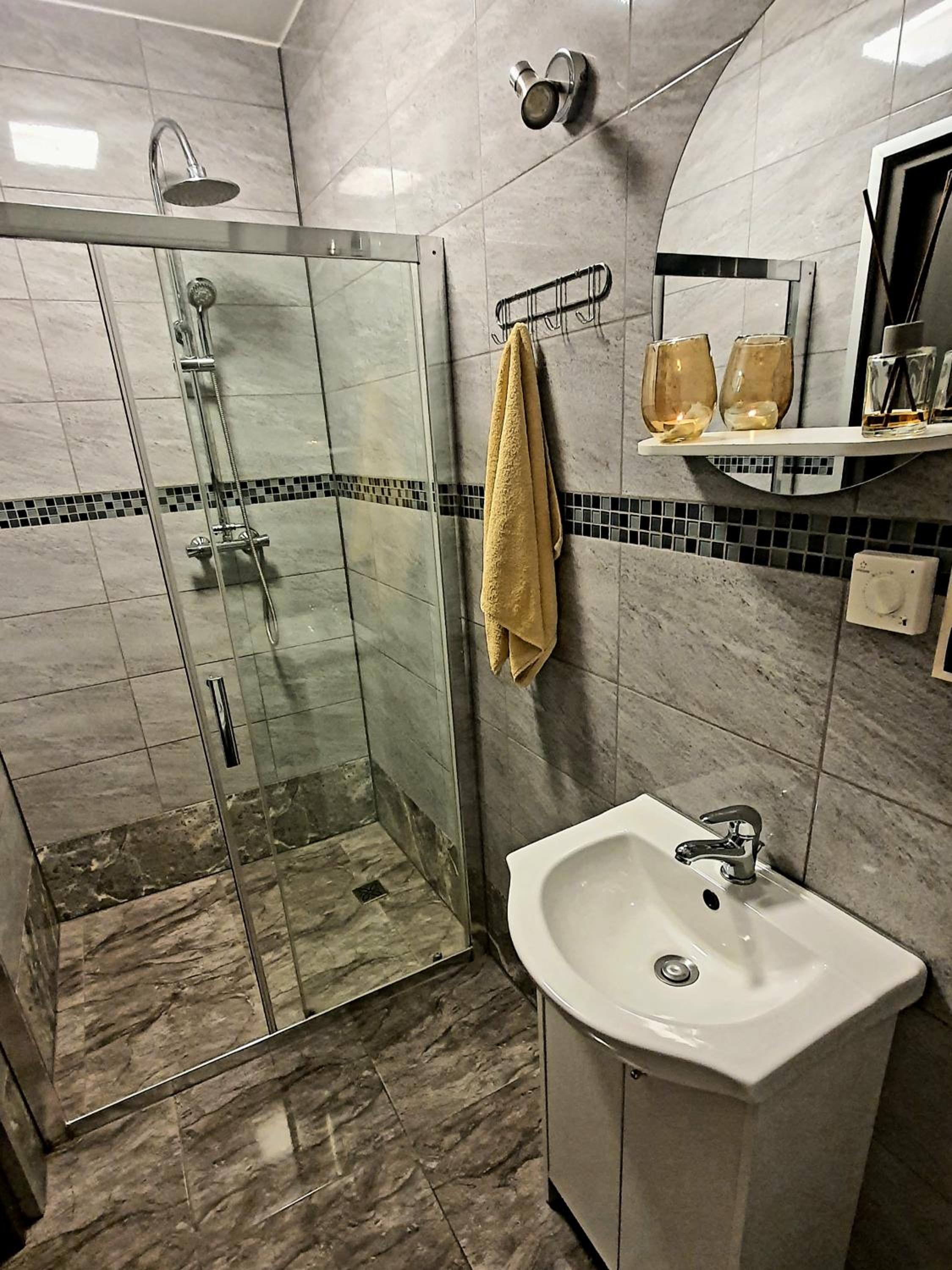 Double Room with Balcony - Photo 6