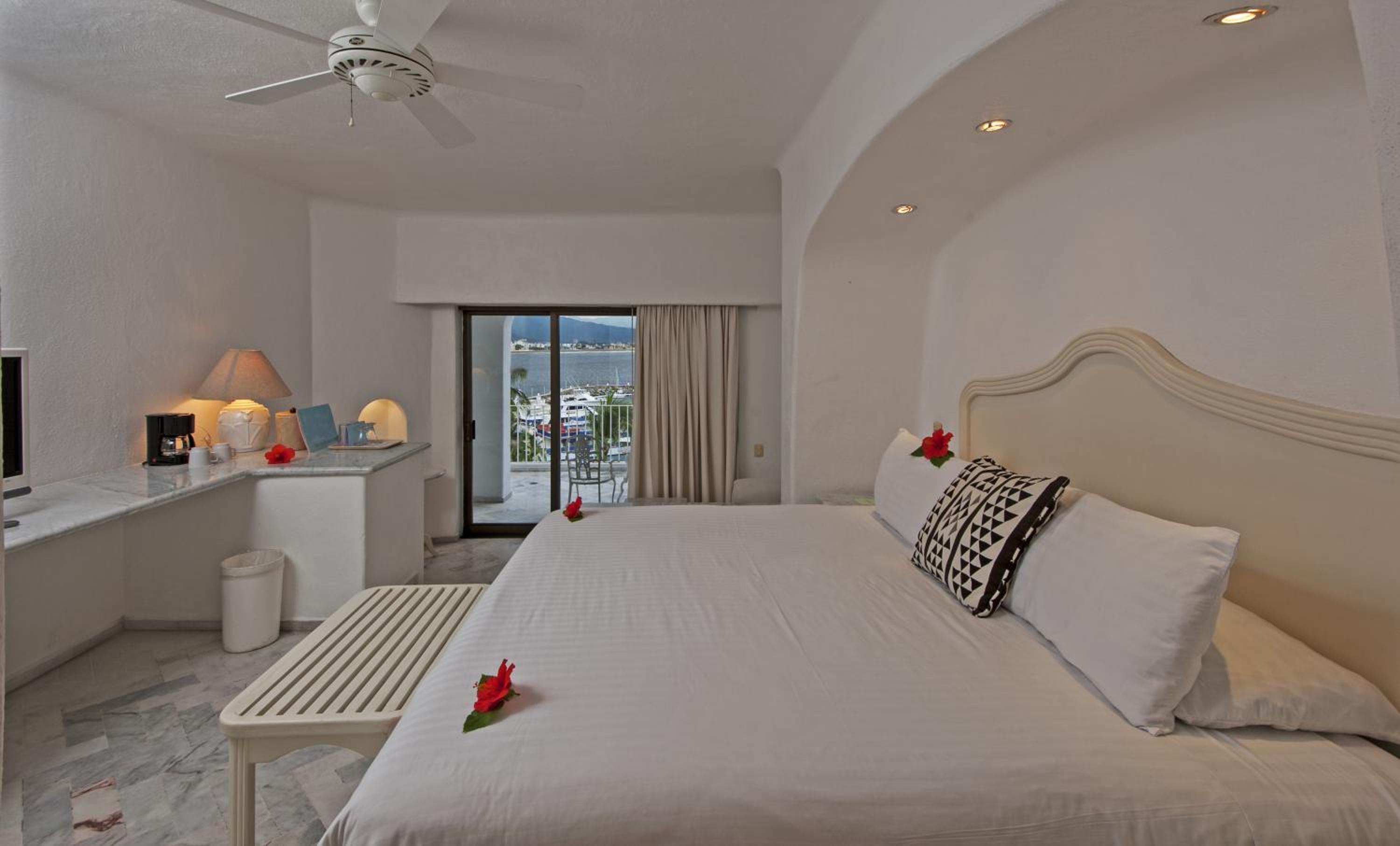 Brisas Beach Club one King Bed - Photo 2