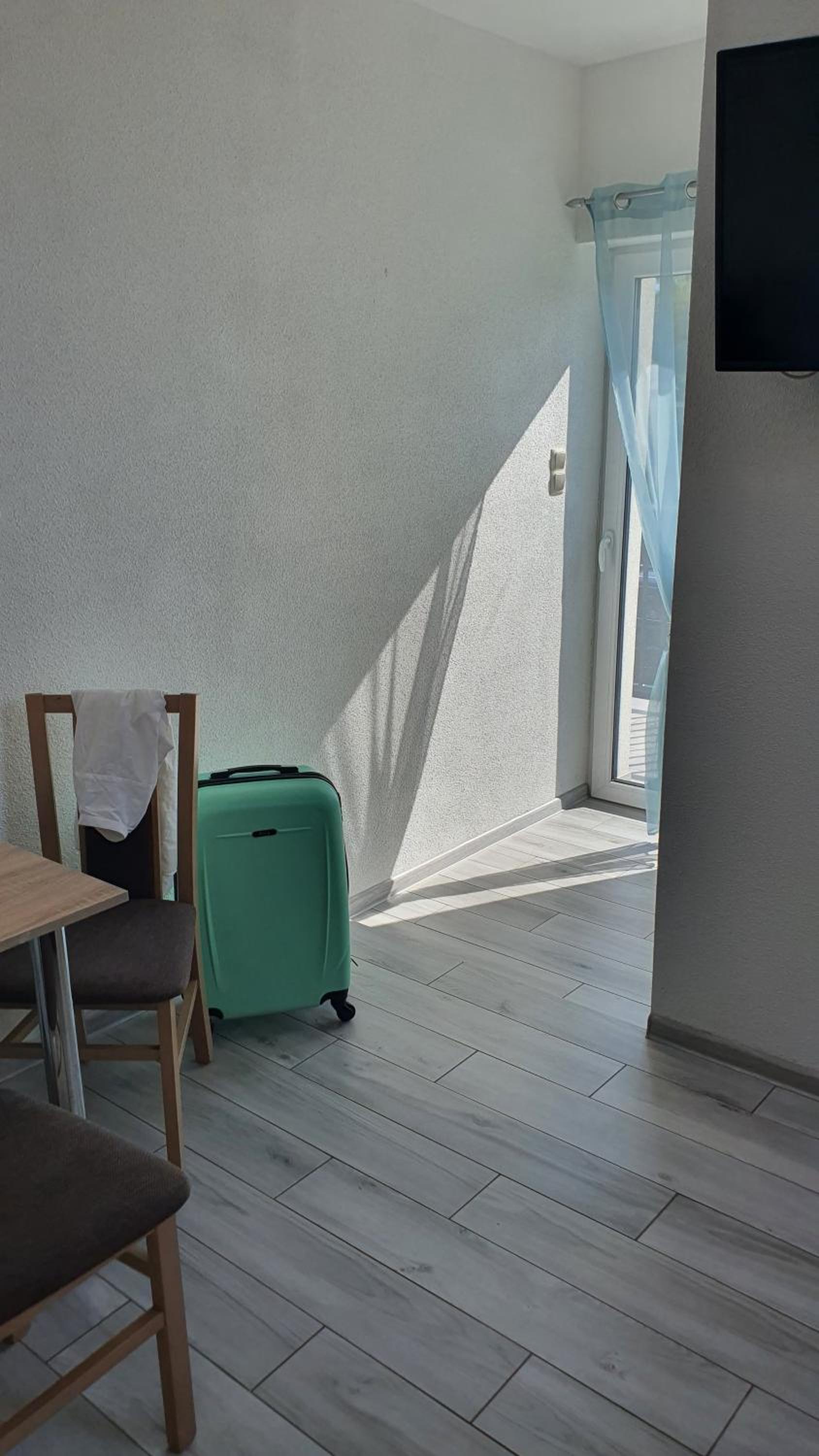 Double Room with Balcony - Photo 2