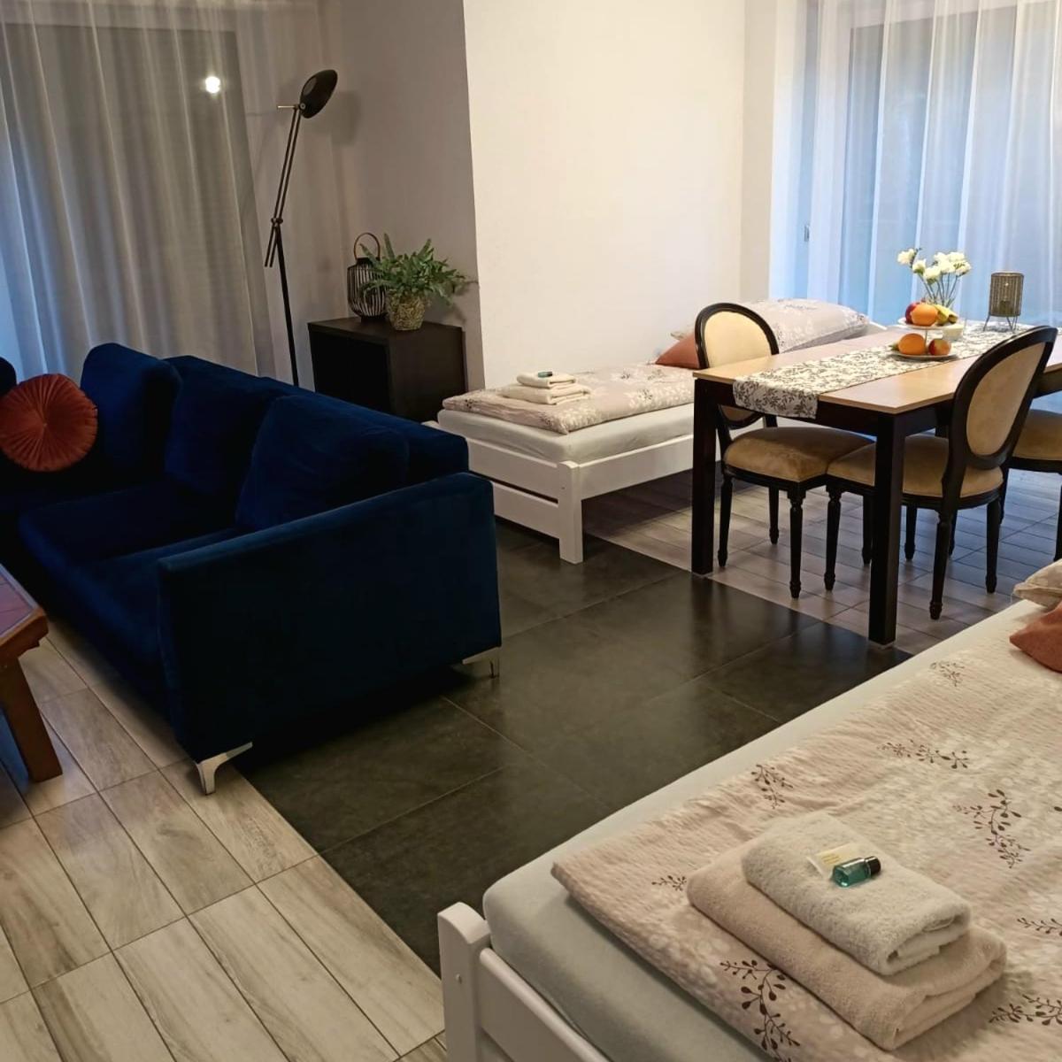One-Bedroom Apartment - Photo 3