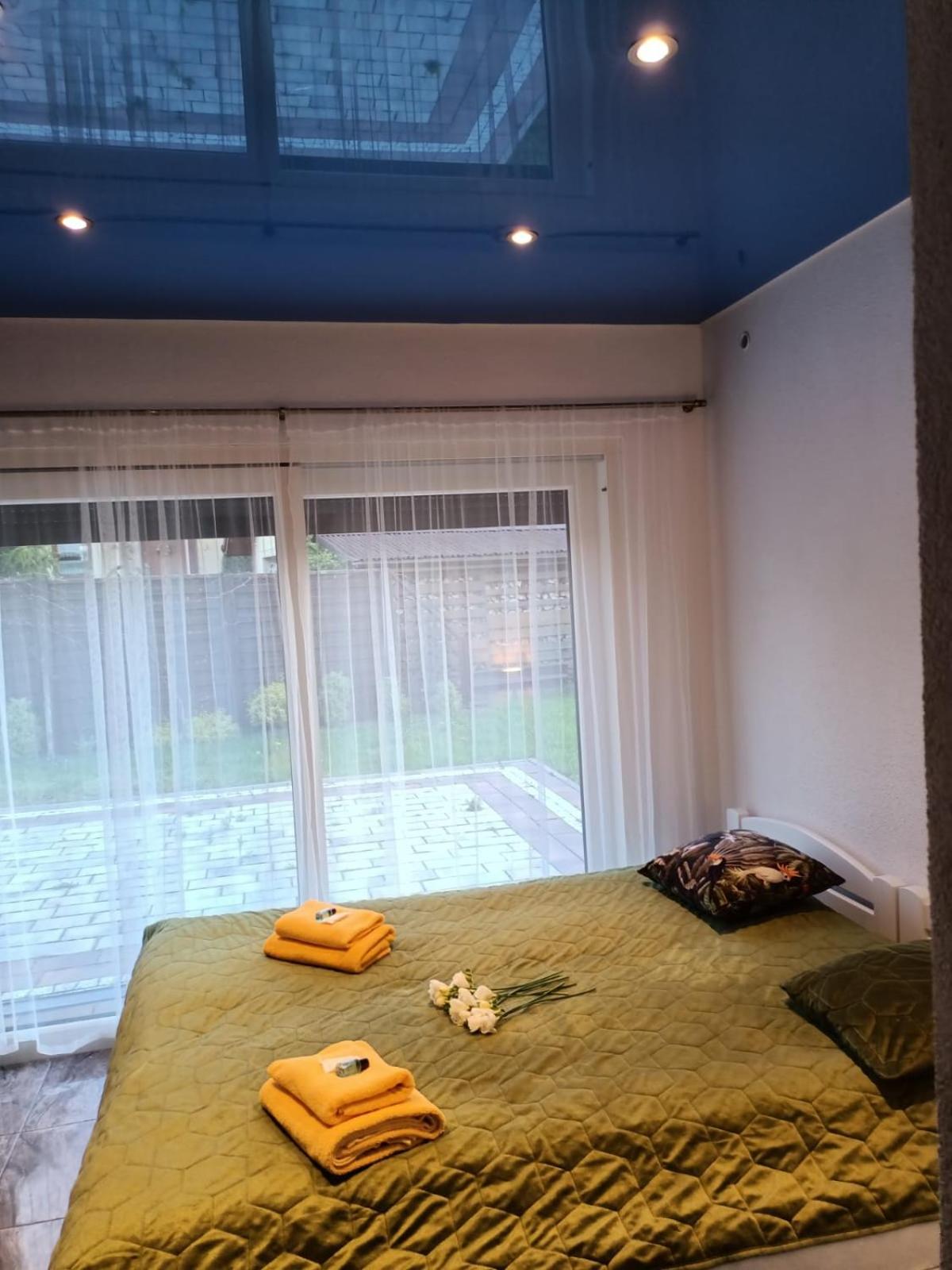 One-Bedroom Apartment - Photo 2