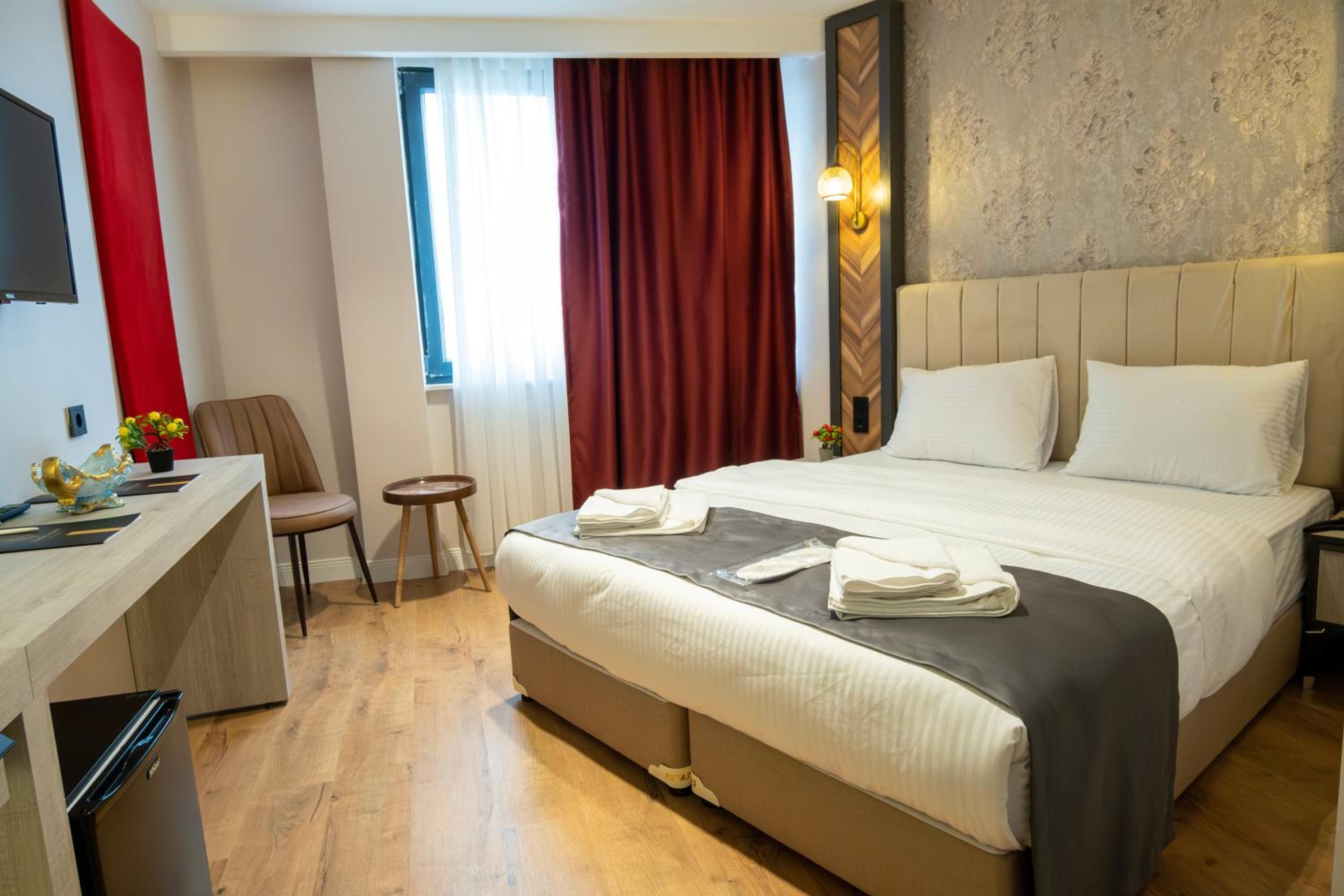 Large Double Room photo 1