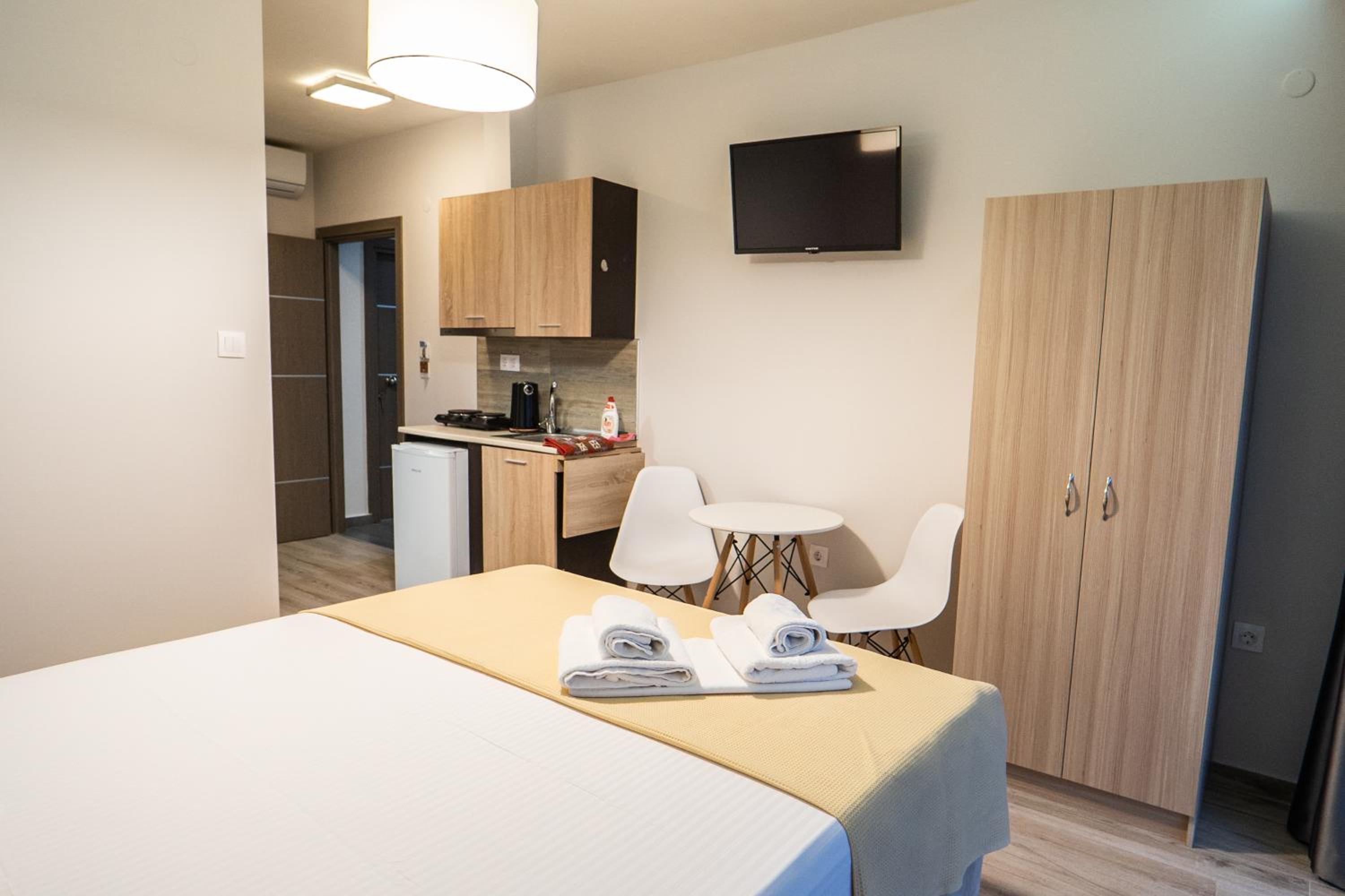 Double Room with Balcony and Sea View - Photo 8