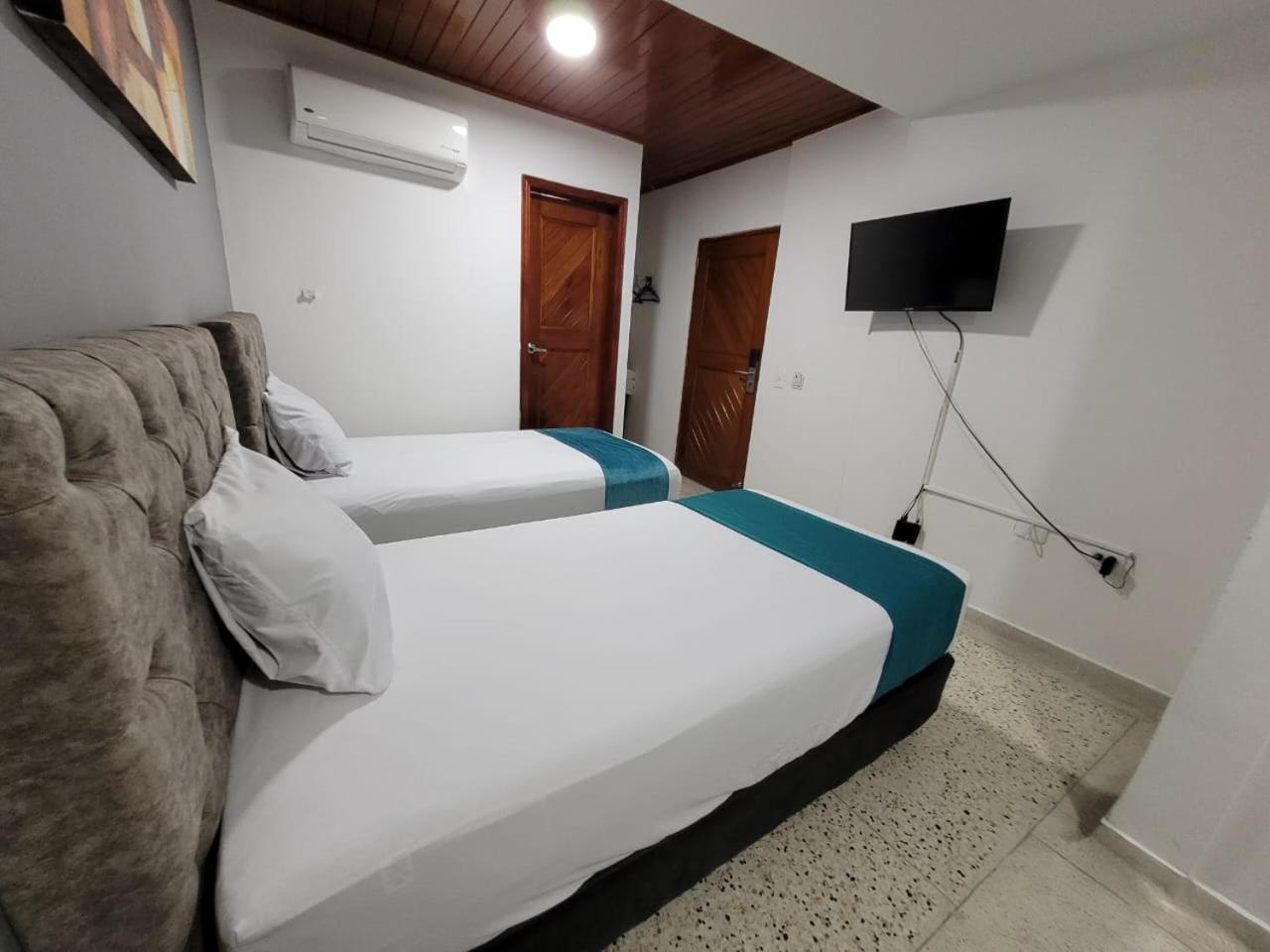 Standard Twin Room photo 2