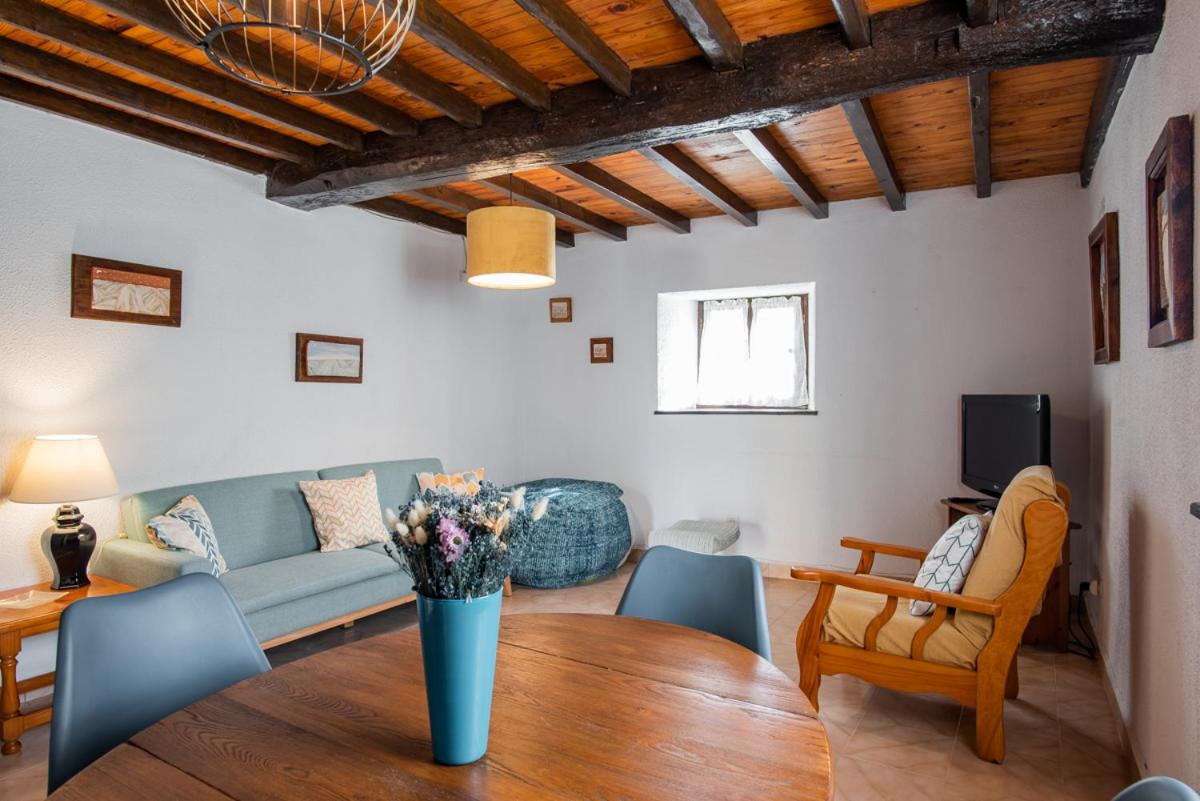 Two-Bedroom House - Photo 2