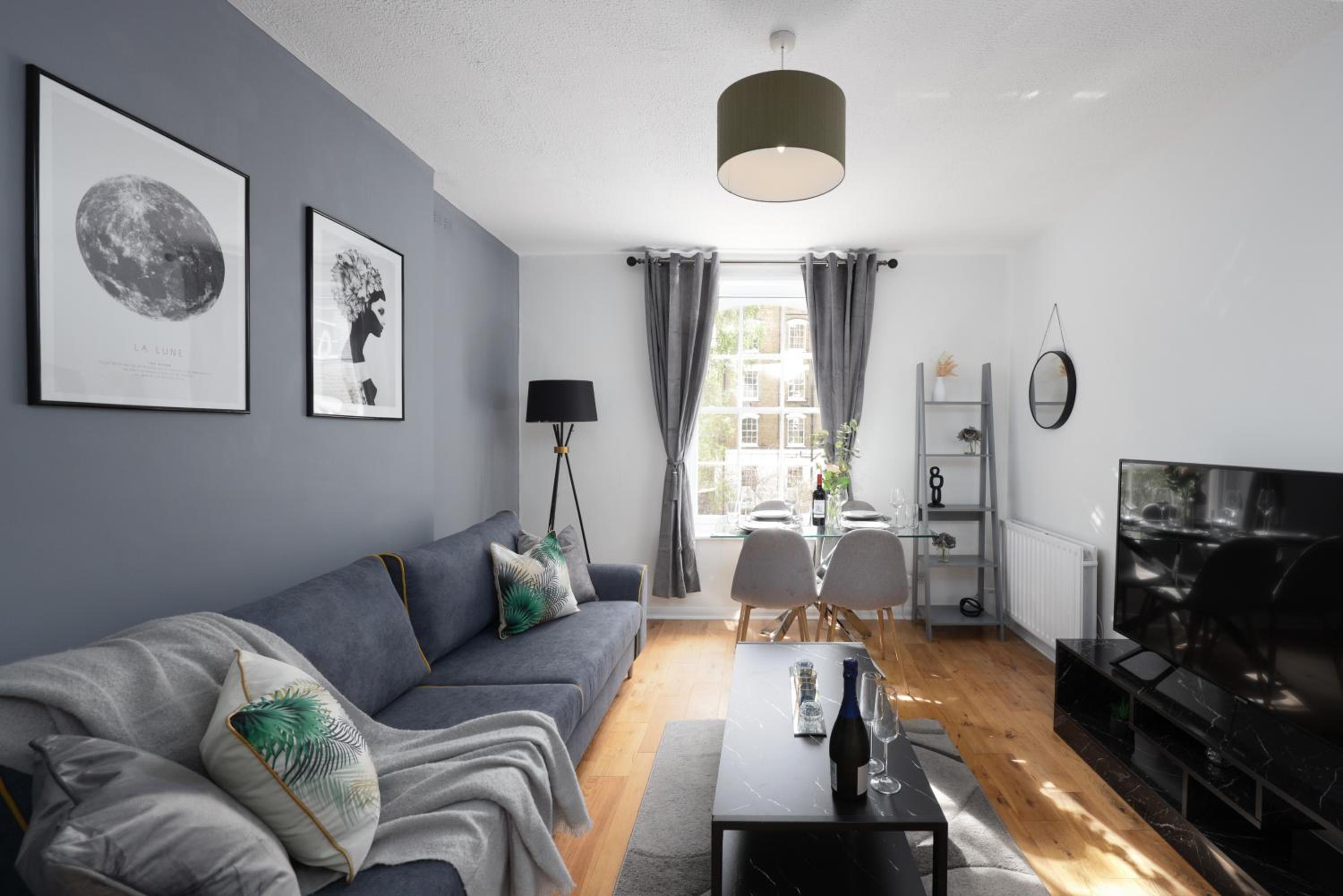 One-Bedroom Apartment photo 2