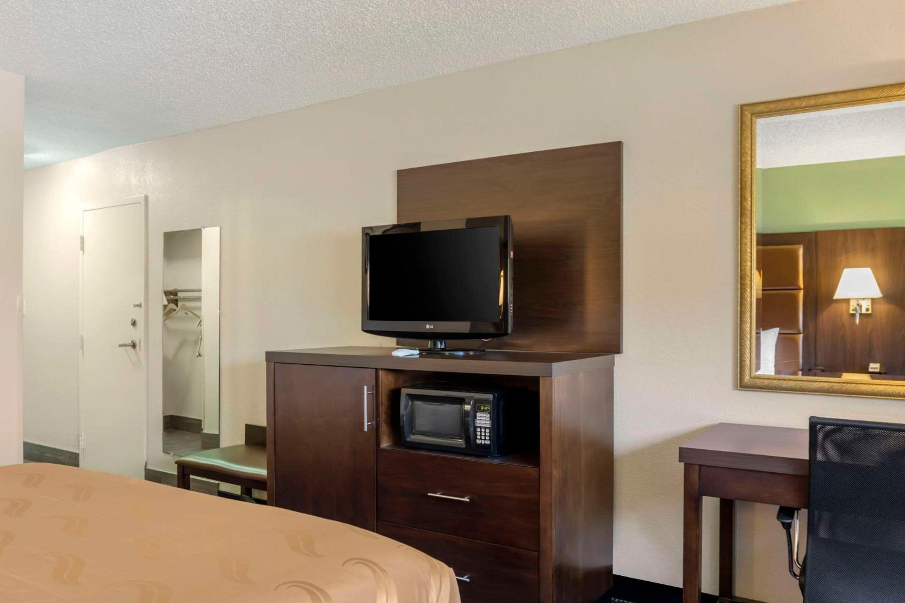 King Room - Accessible/Non-Smoking - Photo 7