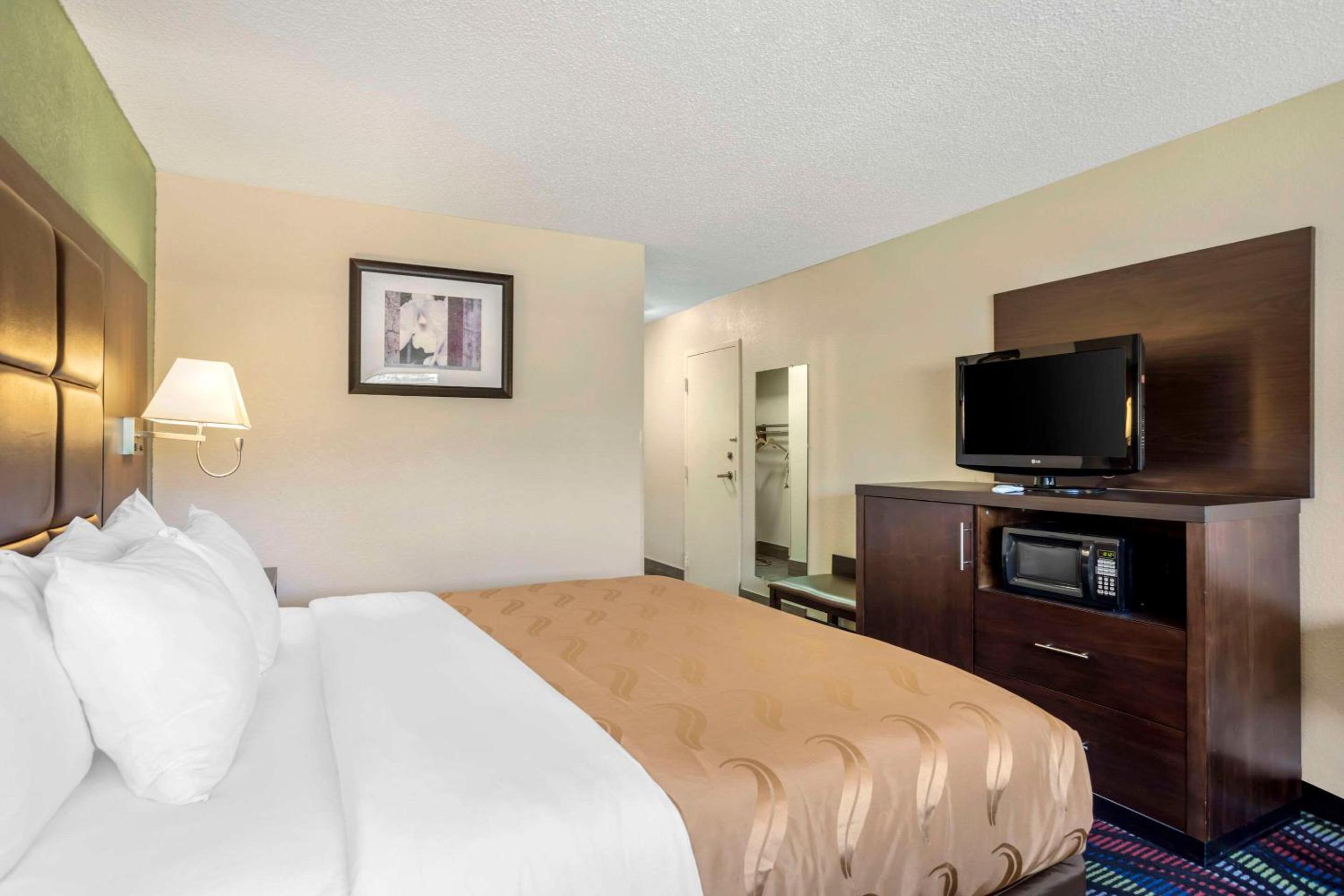 King Room - Accessible/Non-Smoking - Photo 5
