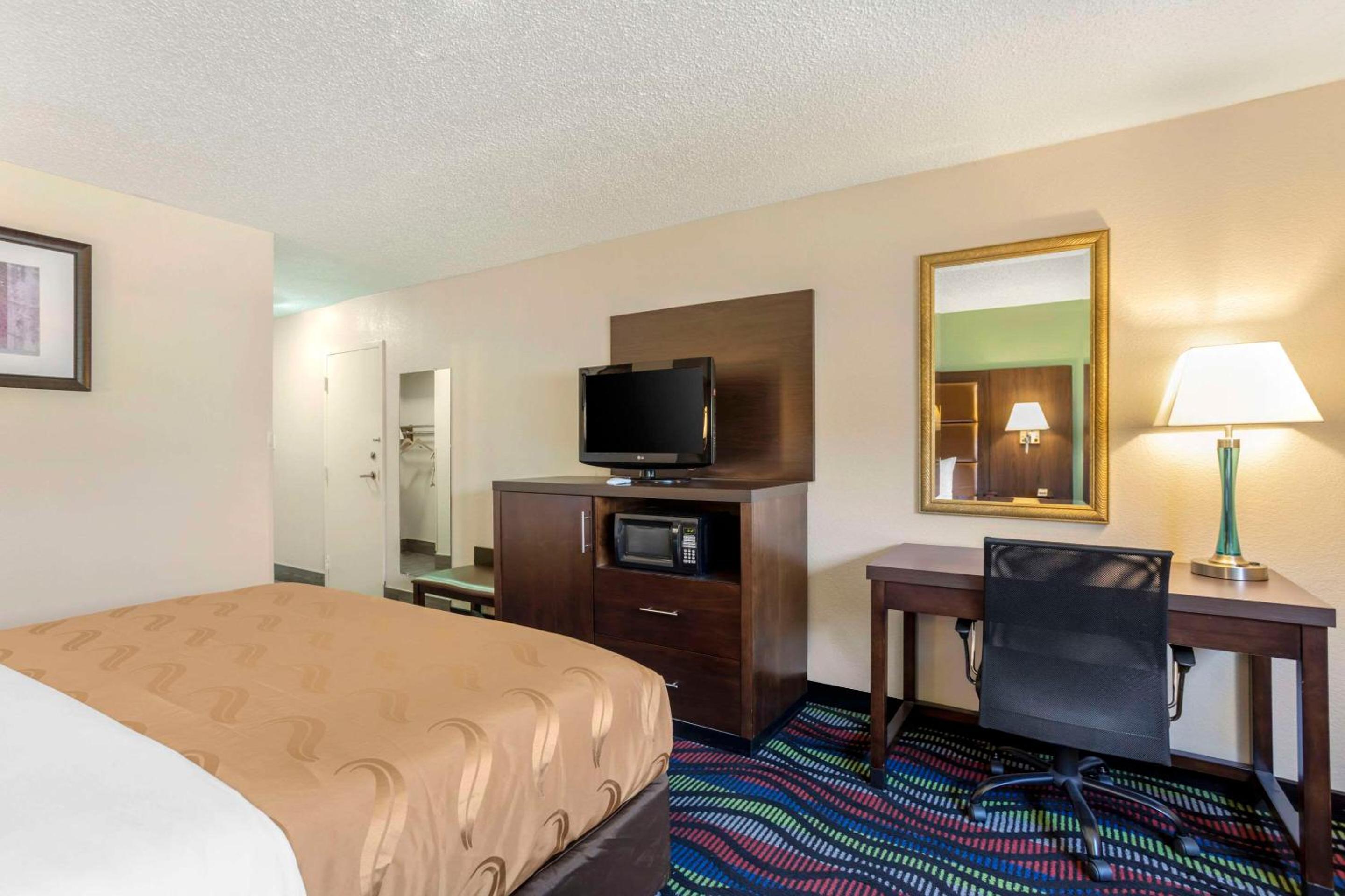 King Room - Accessible/Non-Smoking - Photo 6