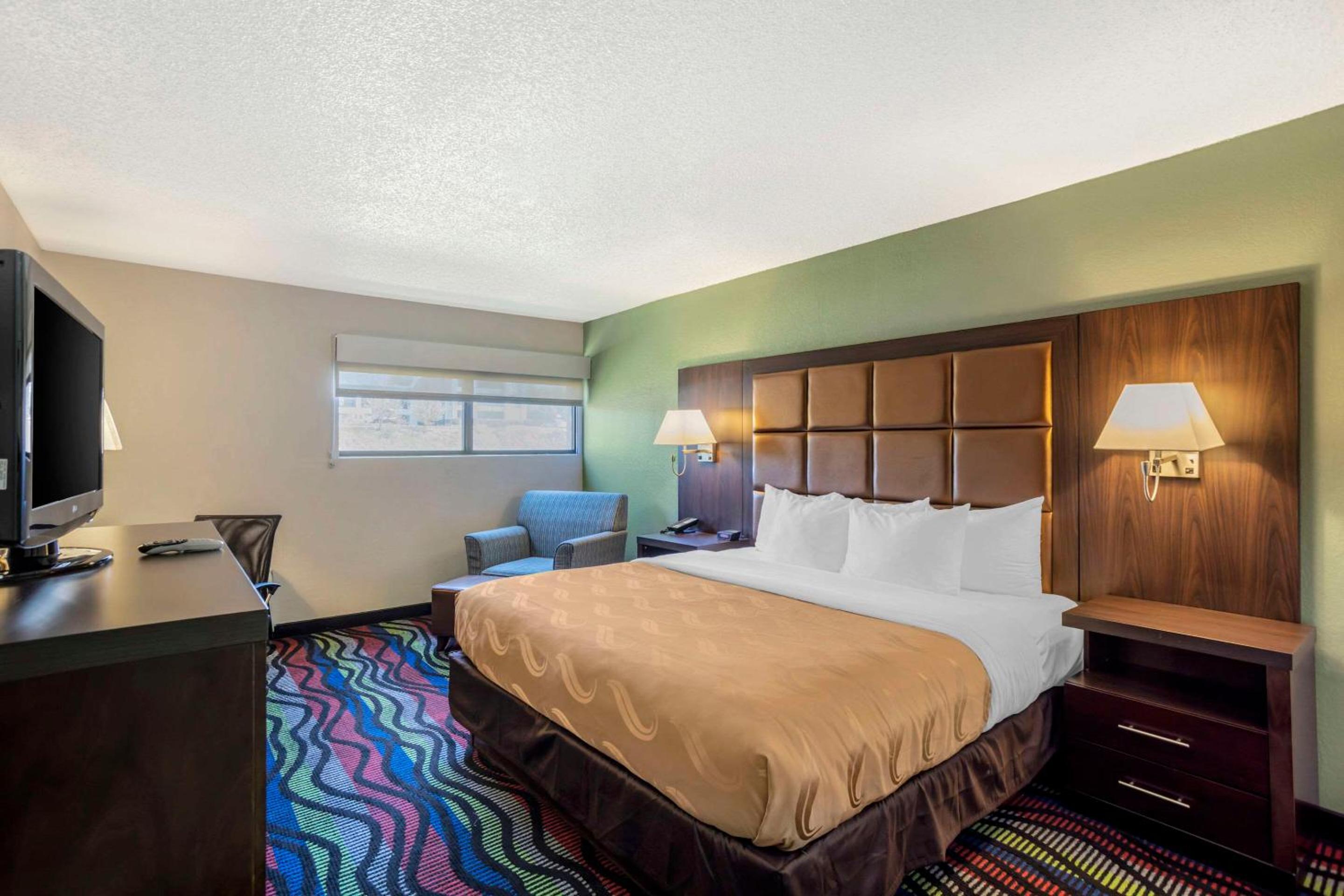 King Room - Accessible/Non-Smoking - Photo 3