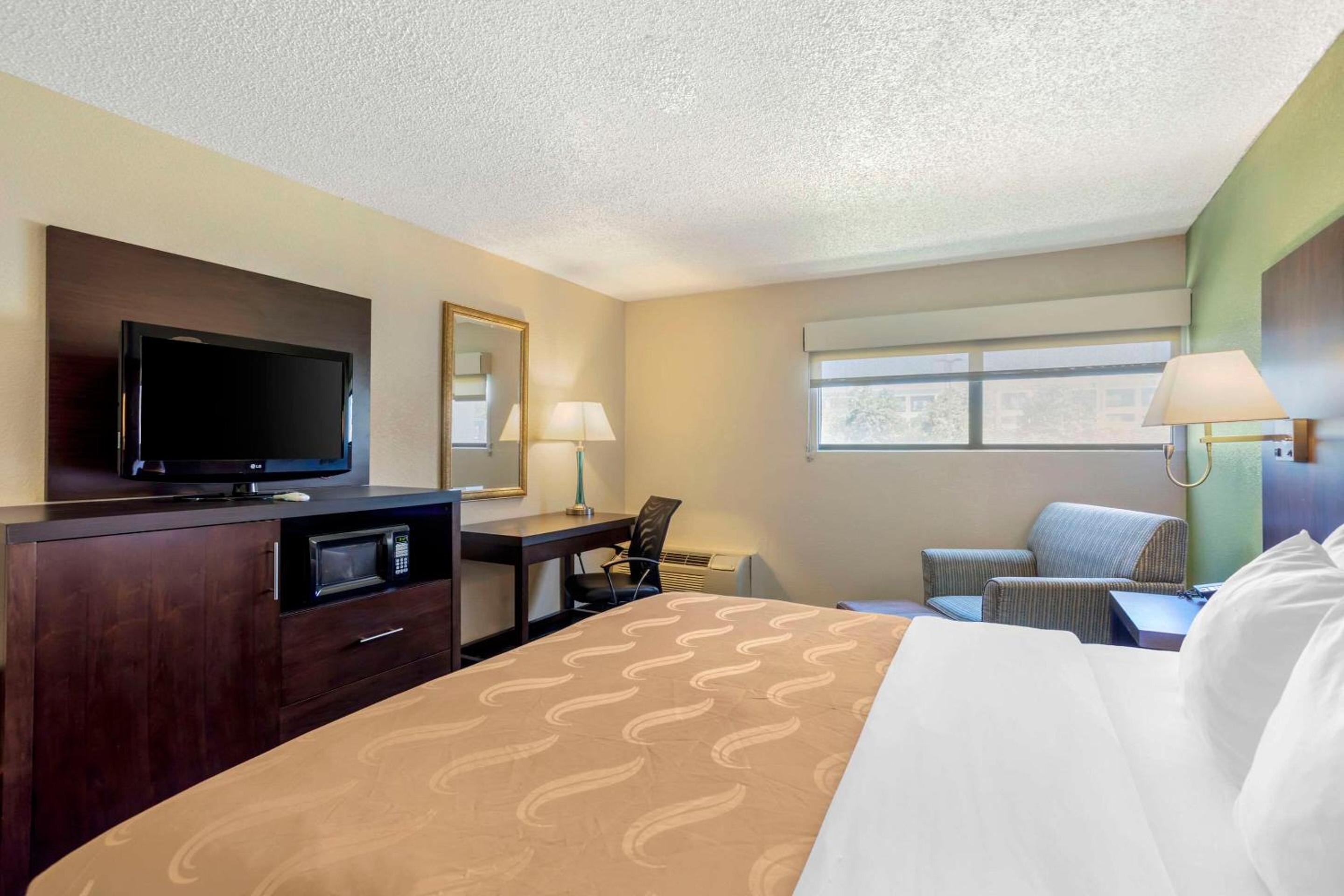 King Room - Accessible/Non-Smoking - Photo 4