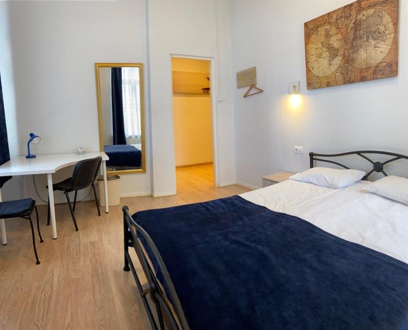 Small Single Room photo 1