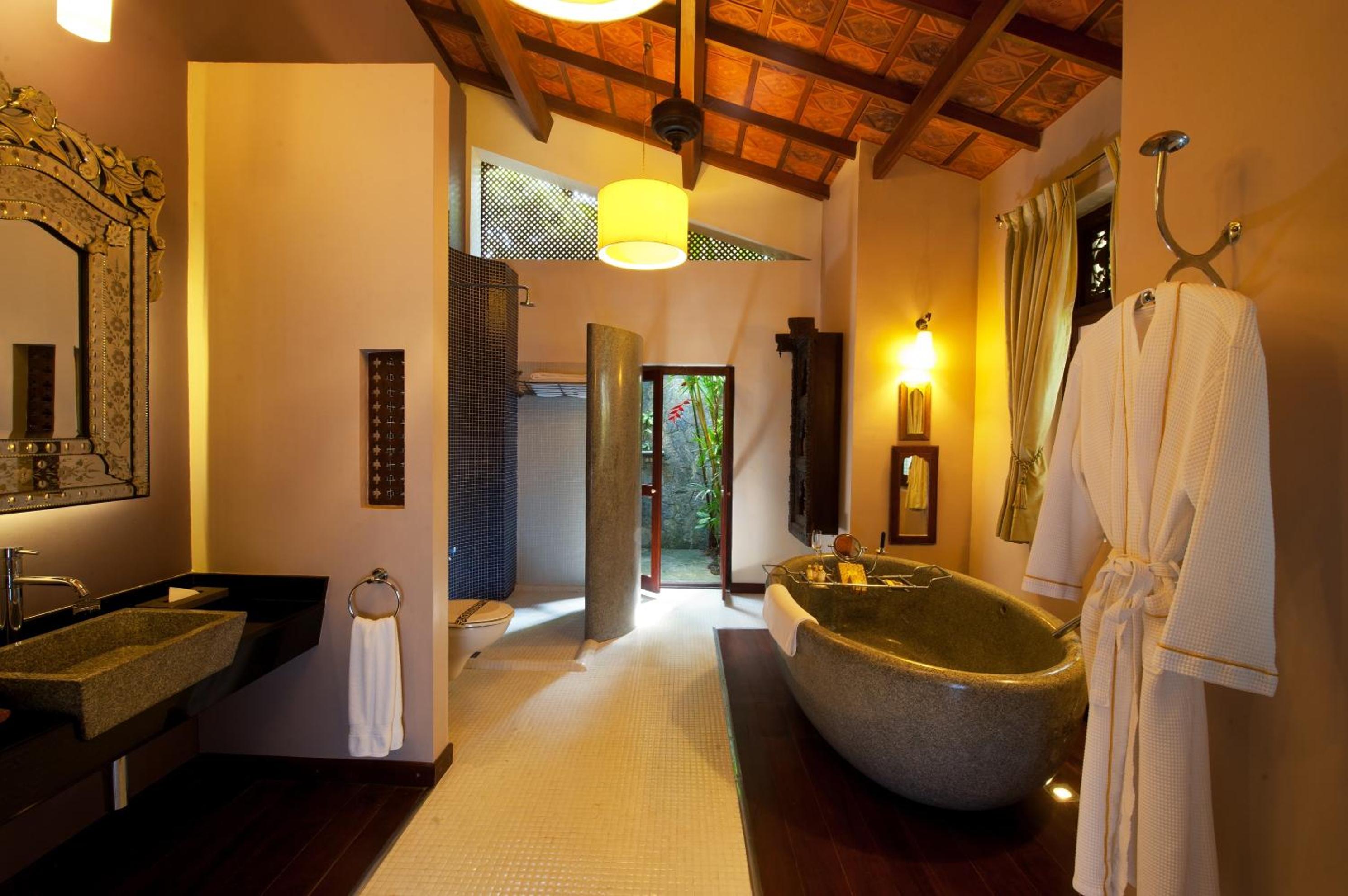 Suite with Ocean View - Photo 35