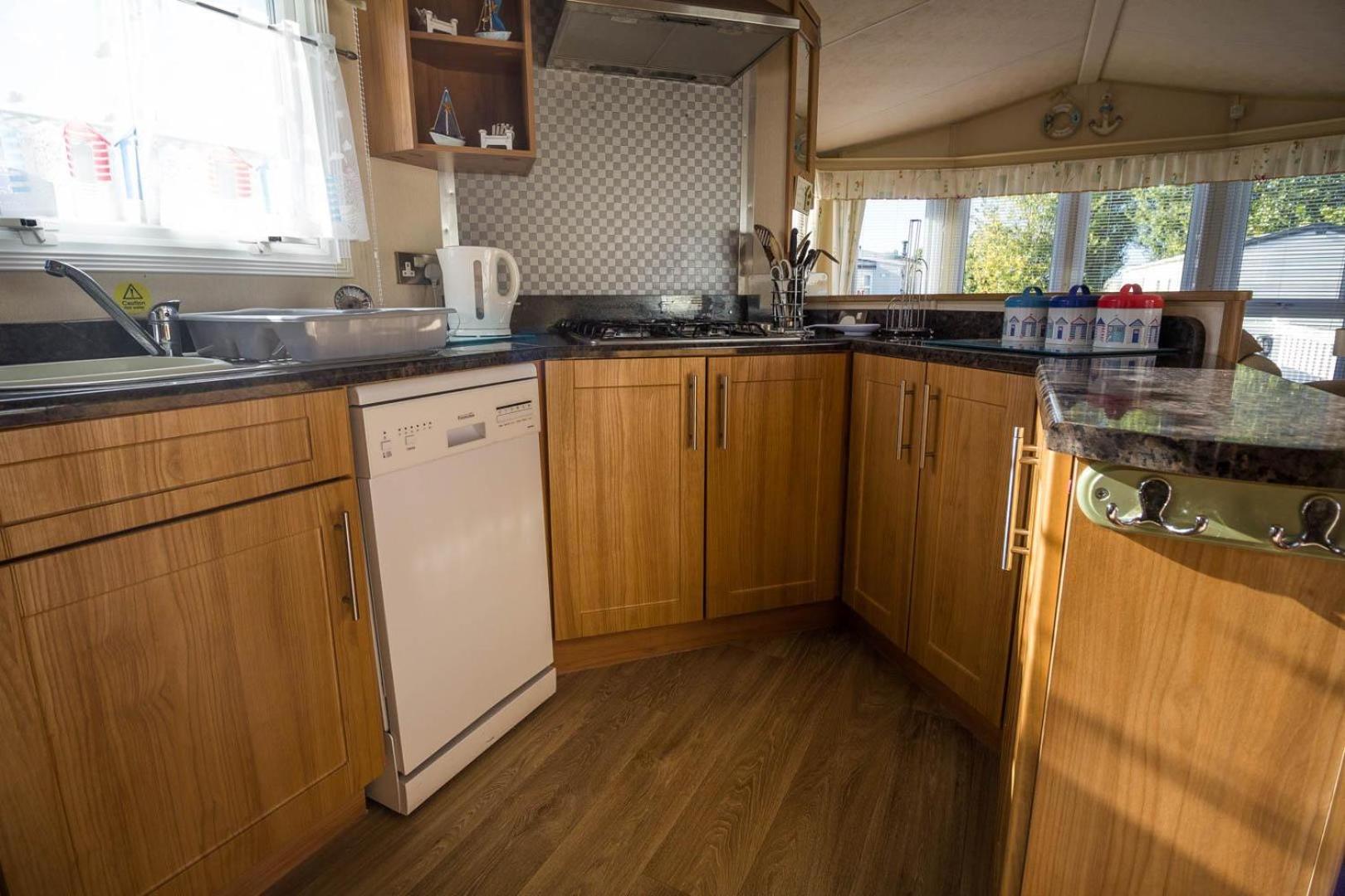 Mobile Home photo 3
