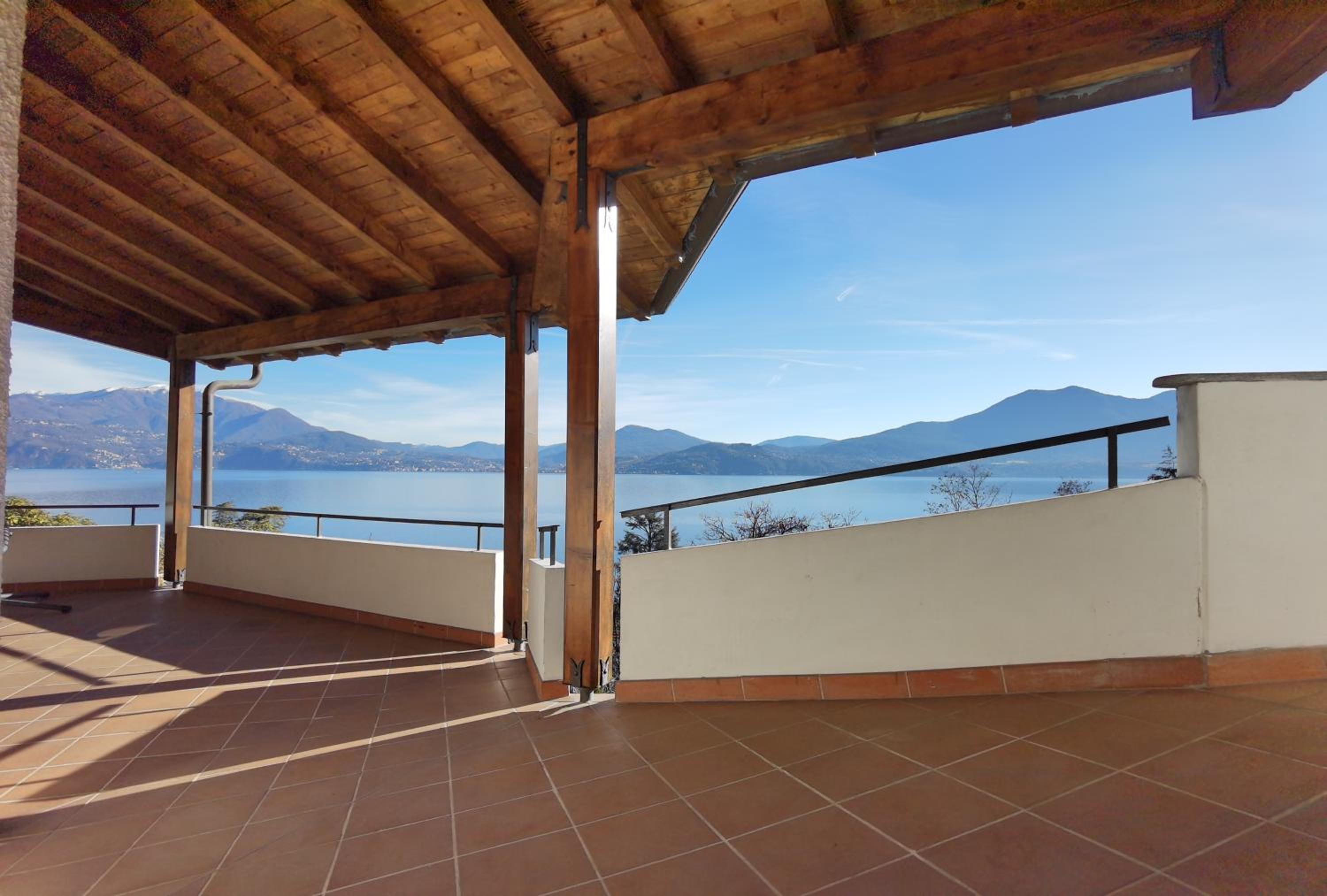 Villa photo 2