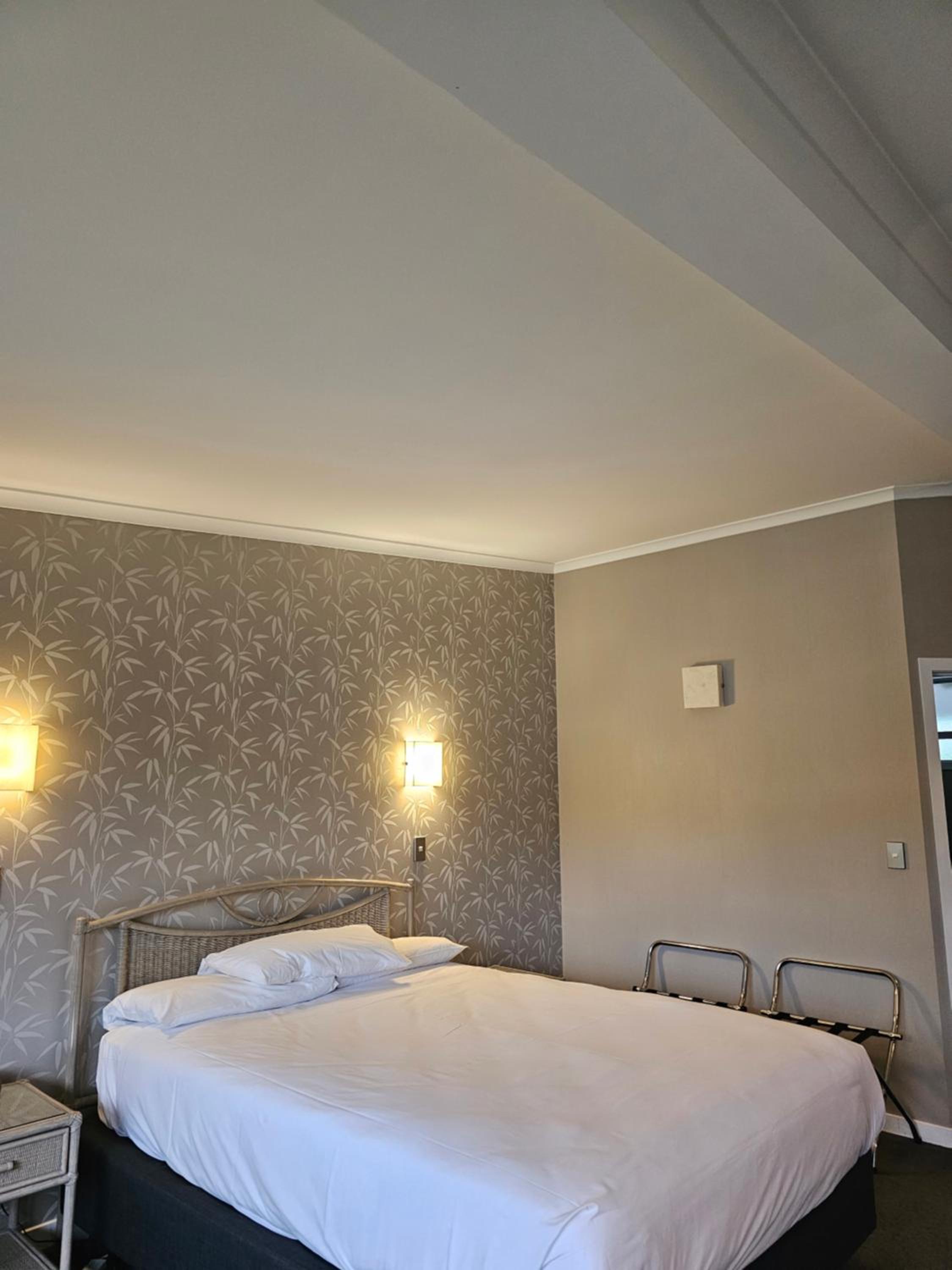 Deluxe Suite with Spa Bath - Photo 6